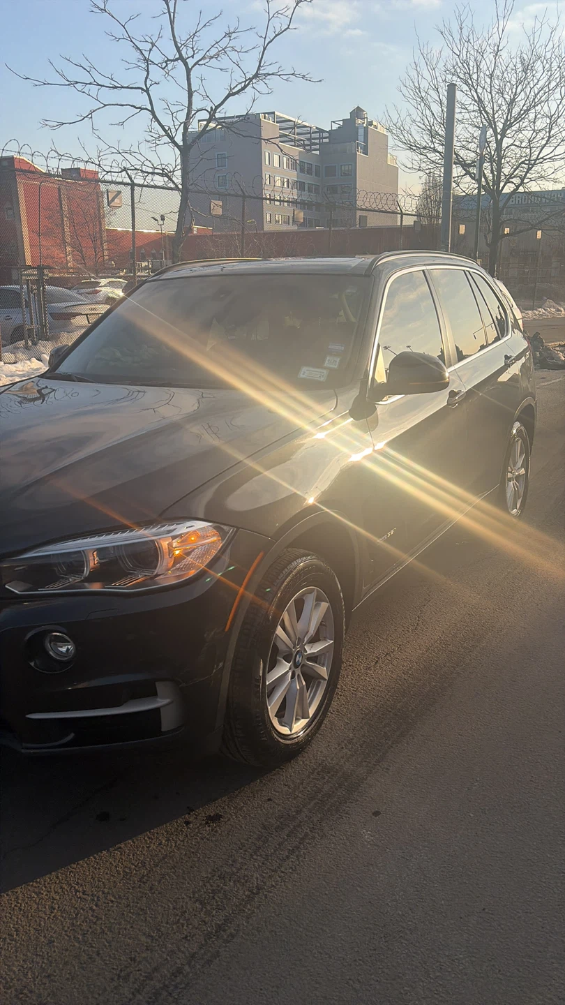 BMW X5 SUV - photo 3