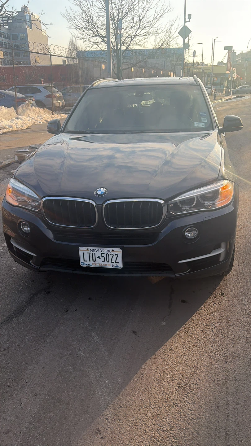 BMW X5 SUV - photo 5