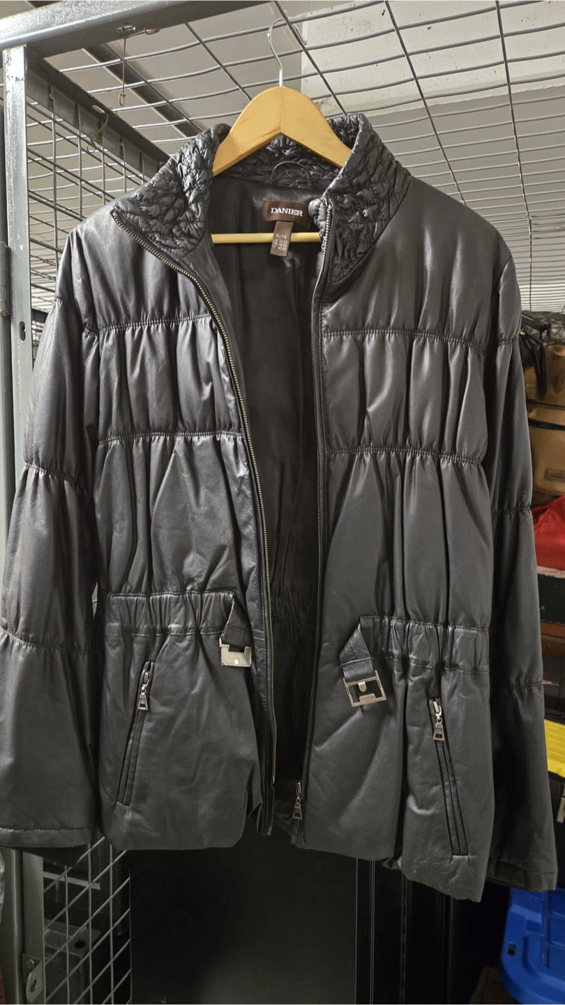 Danier Black Leather Puffer Jacket - XL - photo 3