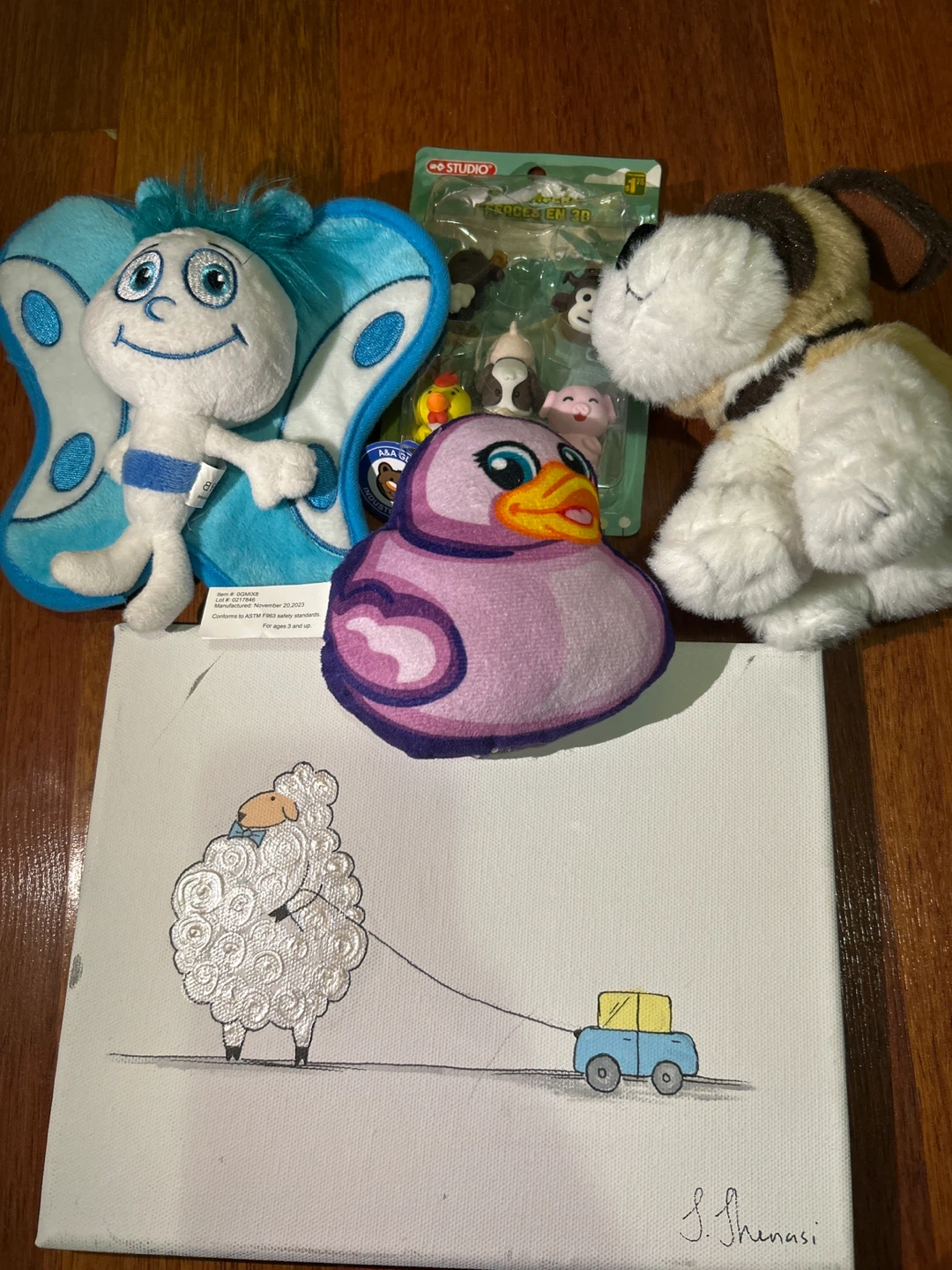 FREE🎁 Assorted Stuffed Toys and Artwork