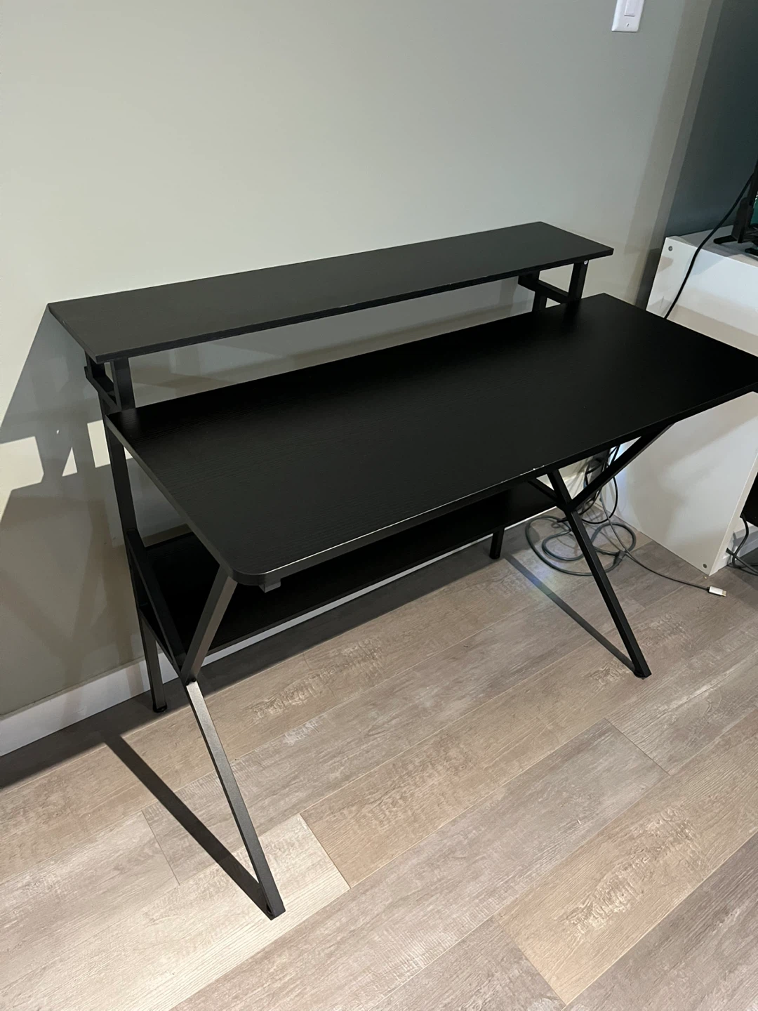 Desk - photo 4