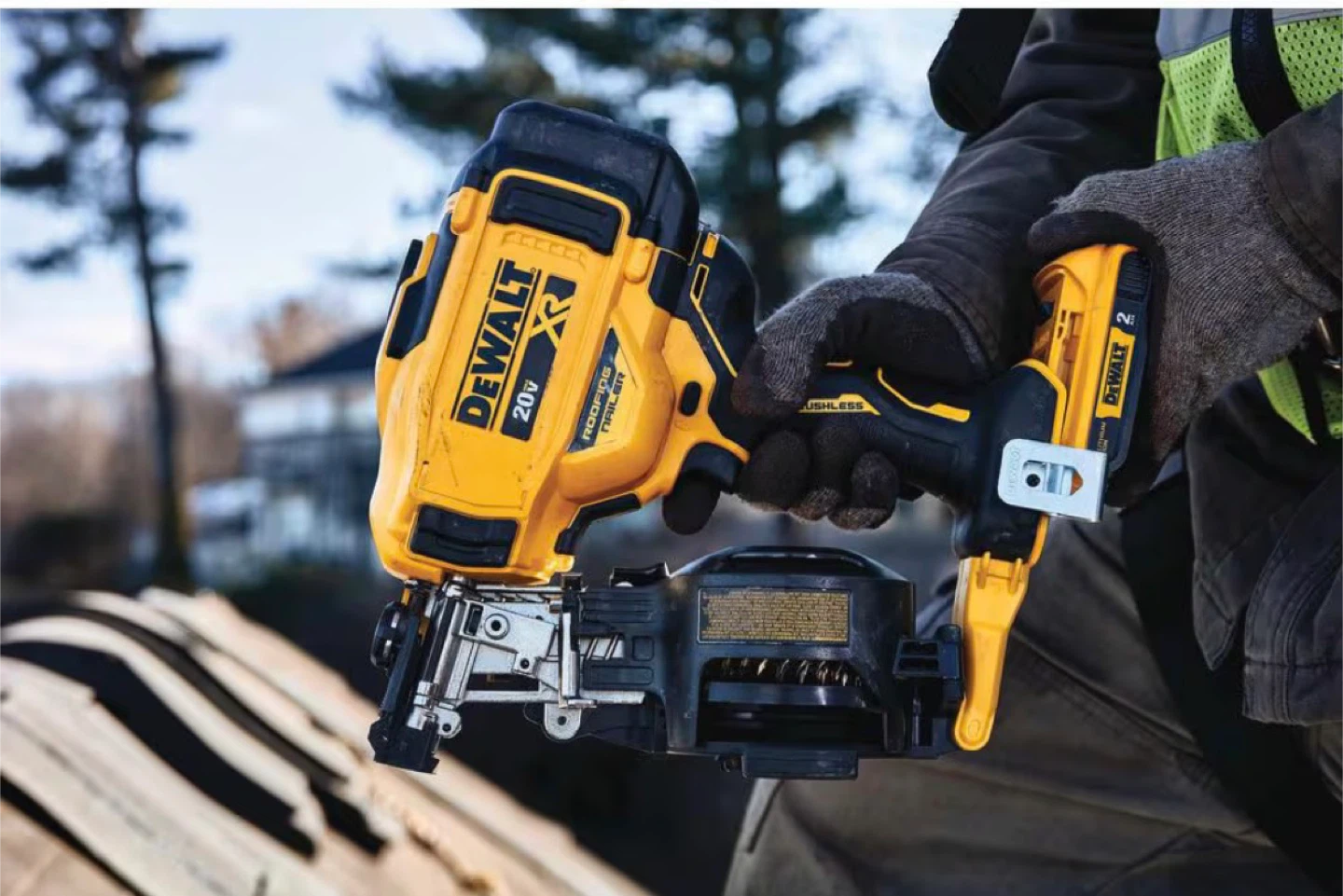 DEWALT 20V XR Cordless Coil Nailer with 2.0Ah Compact Battery - photo 2