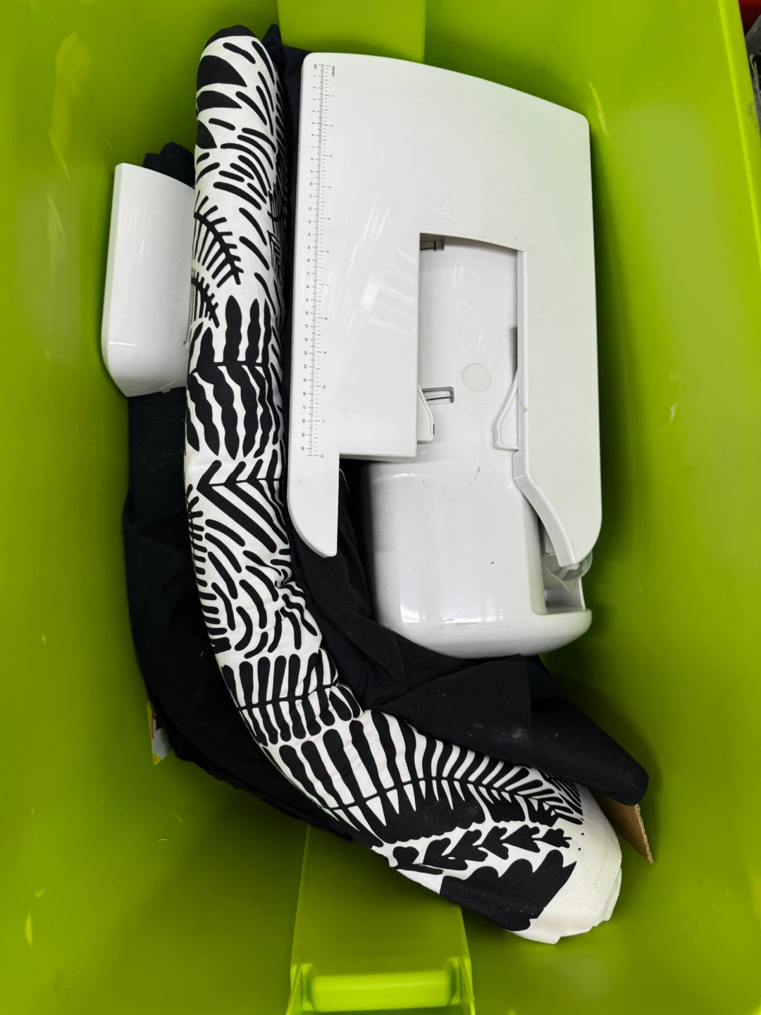 Singer Sewing Machine with fabric - photo 5