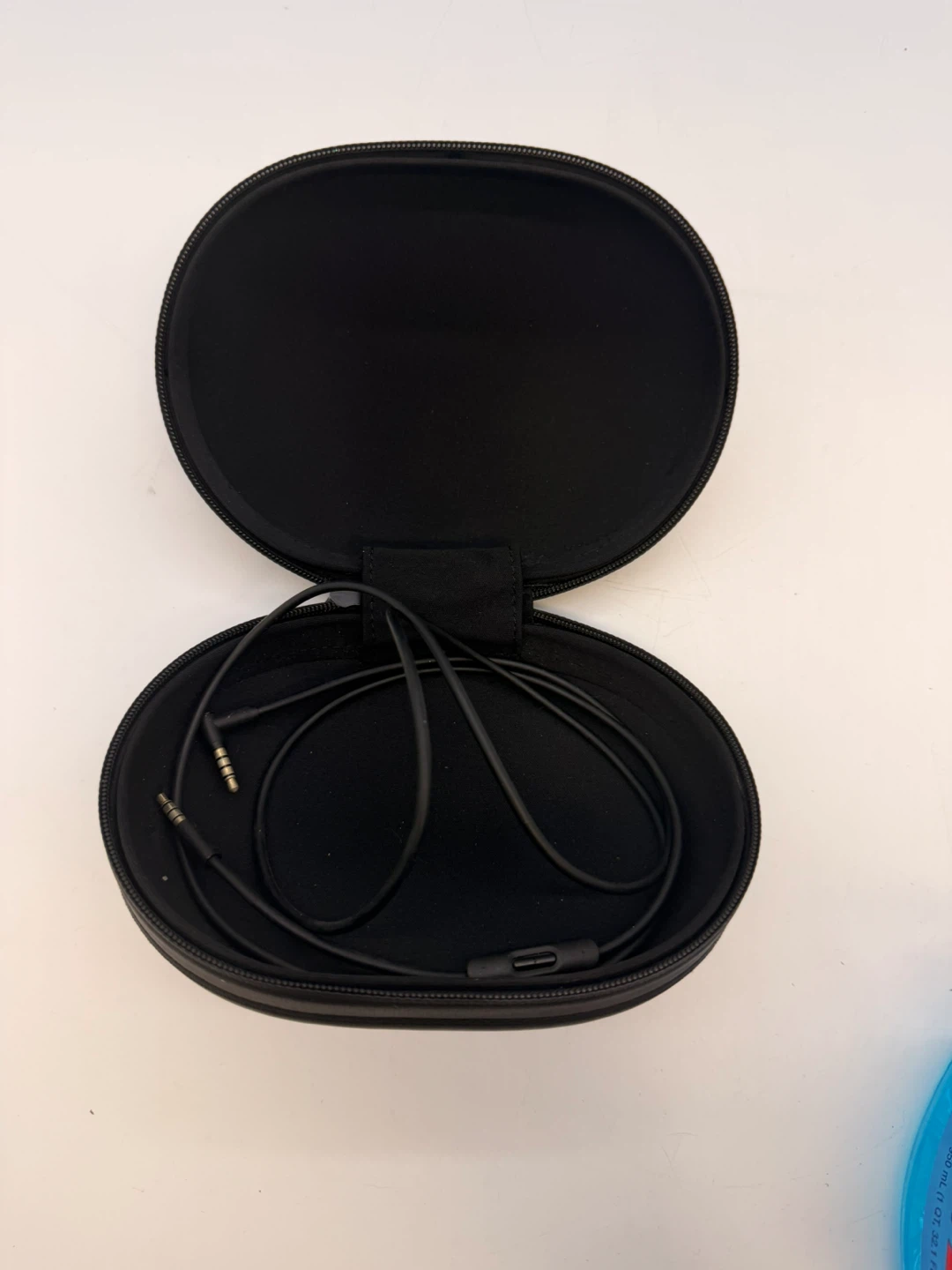 Beats By Dre Carrying Case with Cable - photo 2