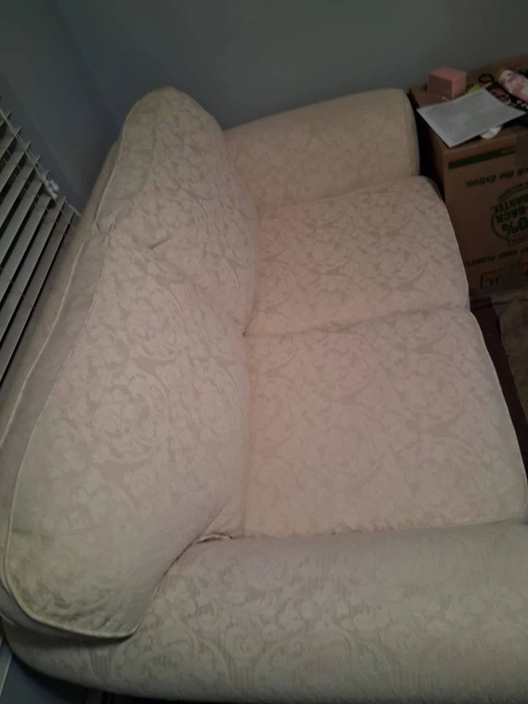Cream Damask Pattern Sofa - photo 5