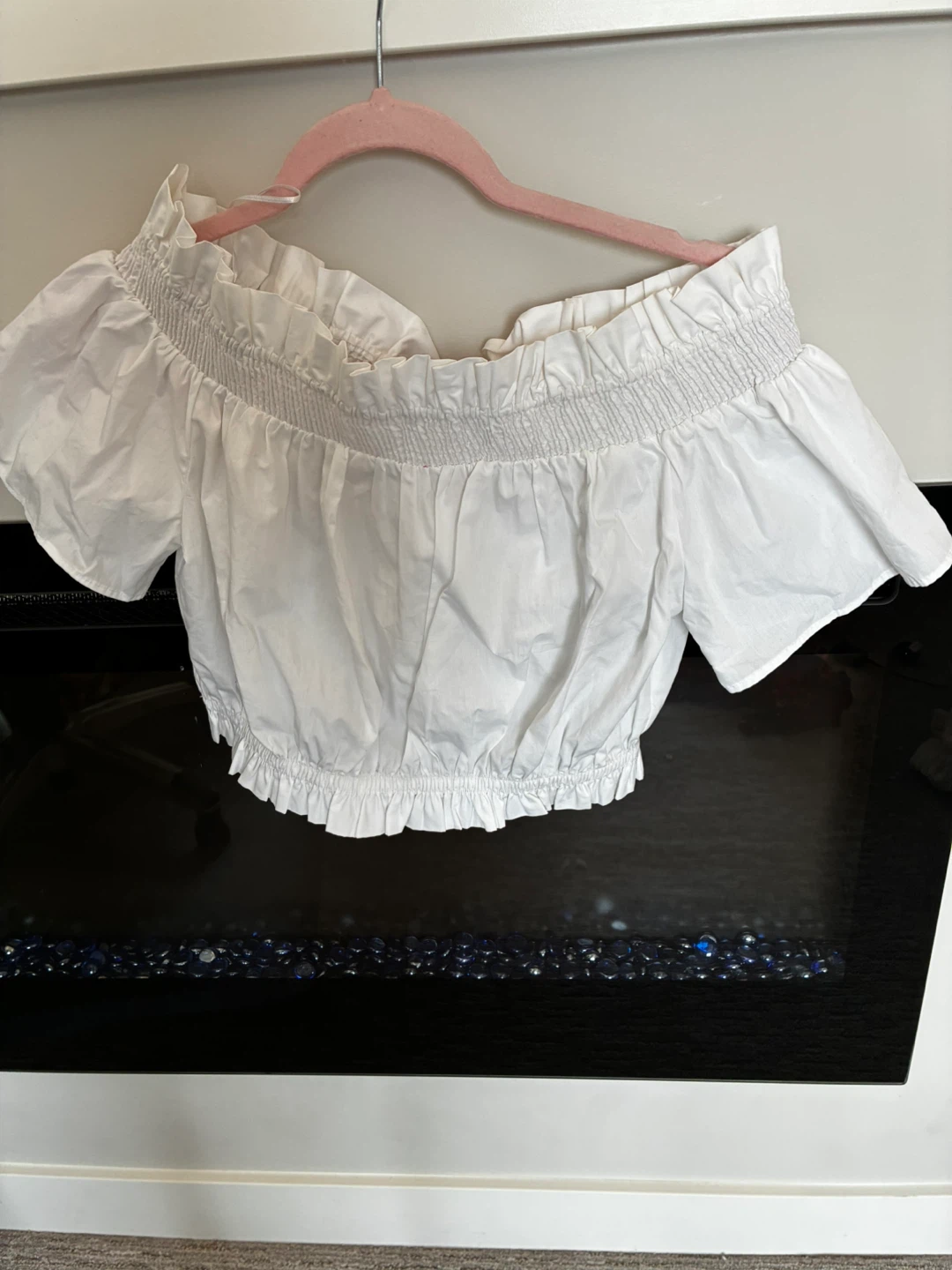 White off-the-shoulder smocked top - photo 5