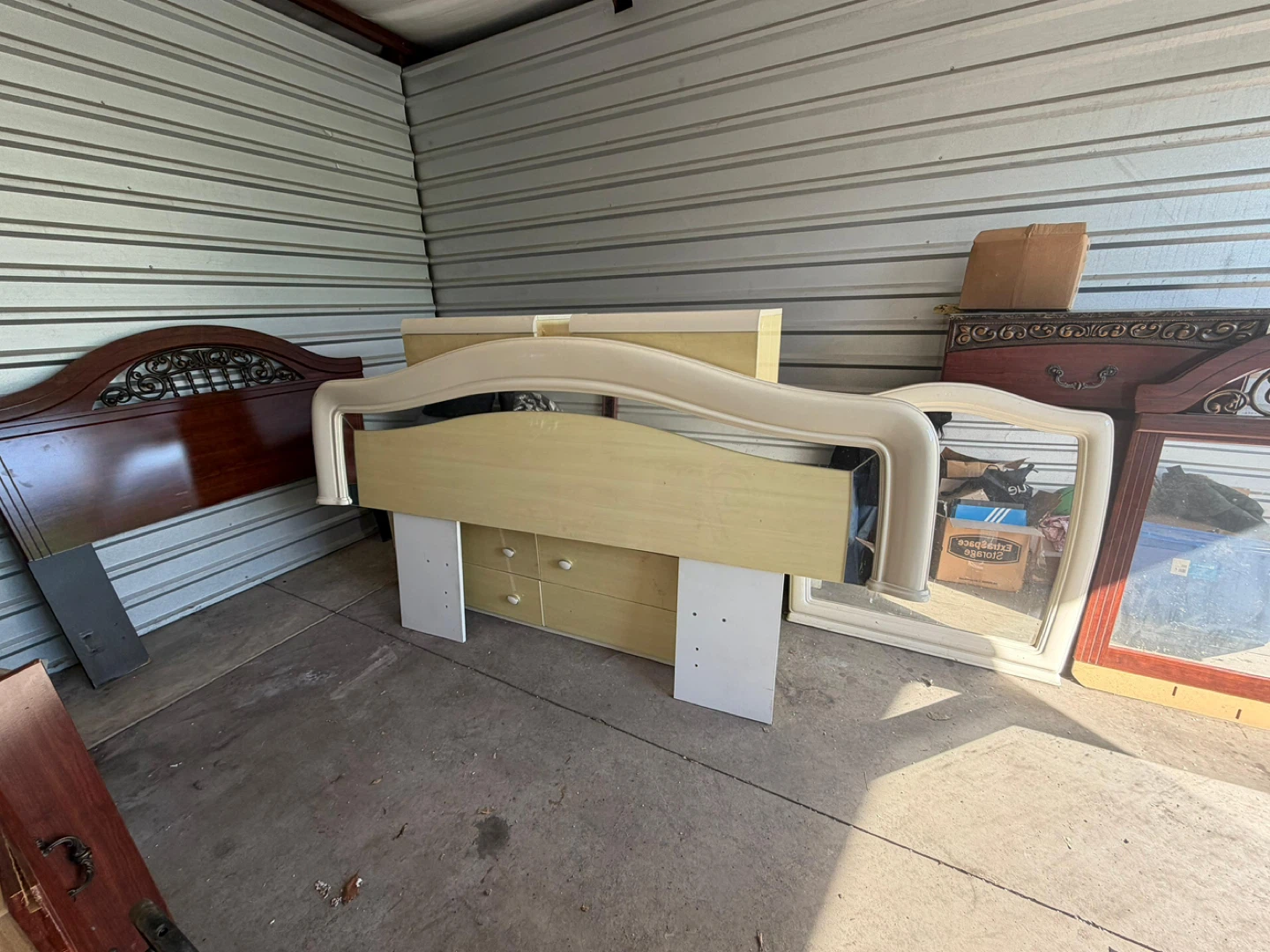 Bedroom Furniture Set - Dresser, Nightstands & Headboard - photo 4