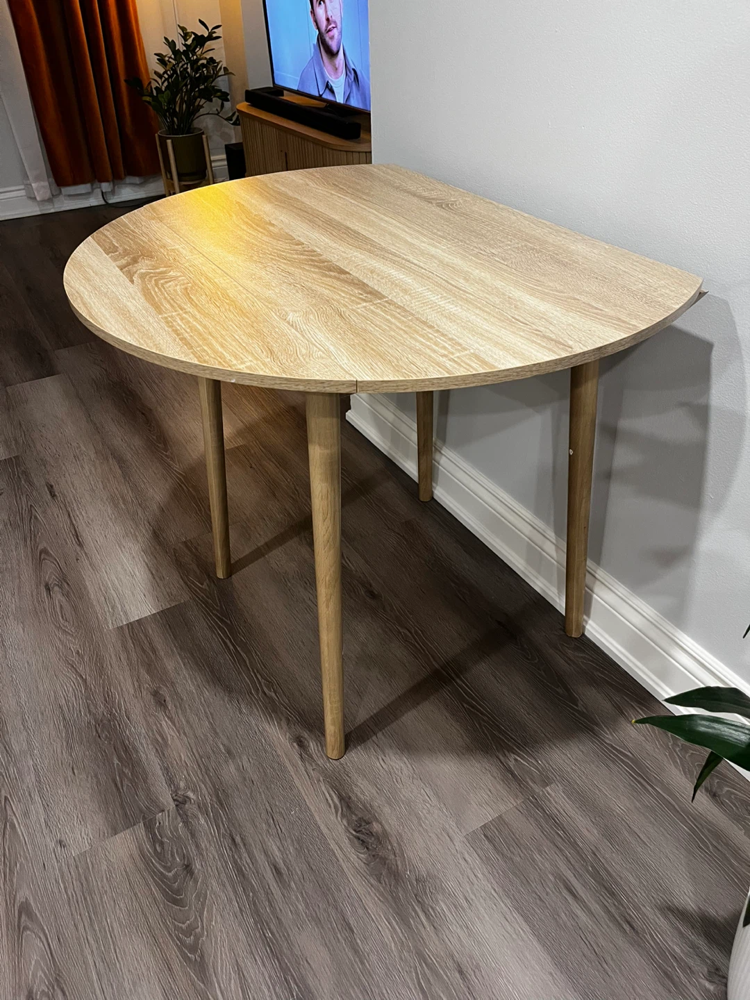 Brand New Round dining table with 2 folding leaves (never used) - photo 3