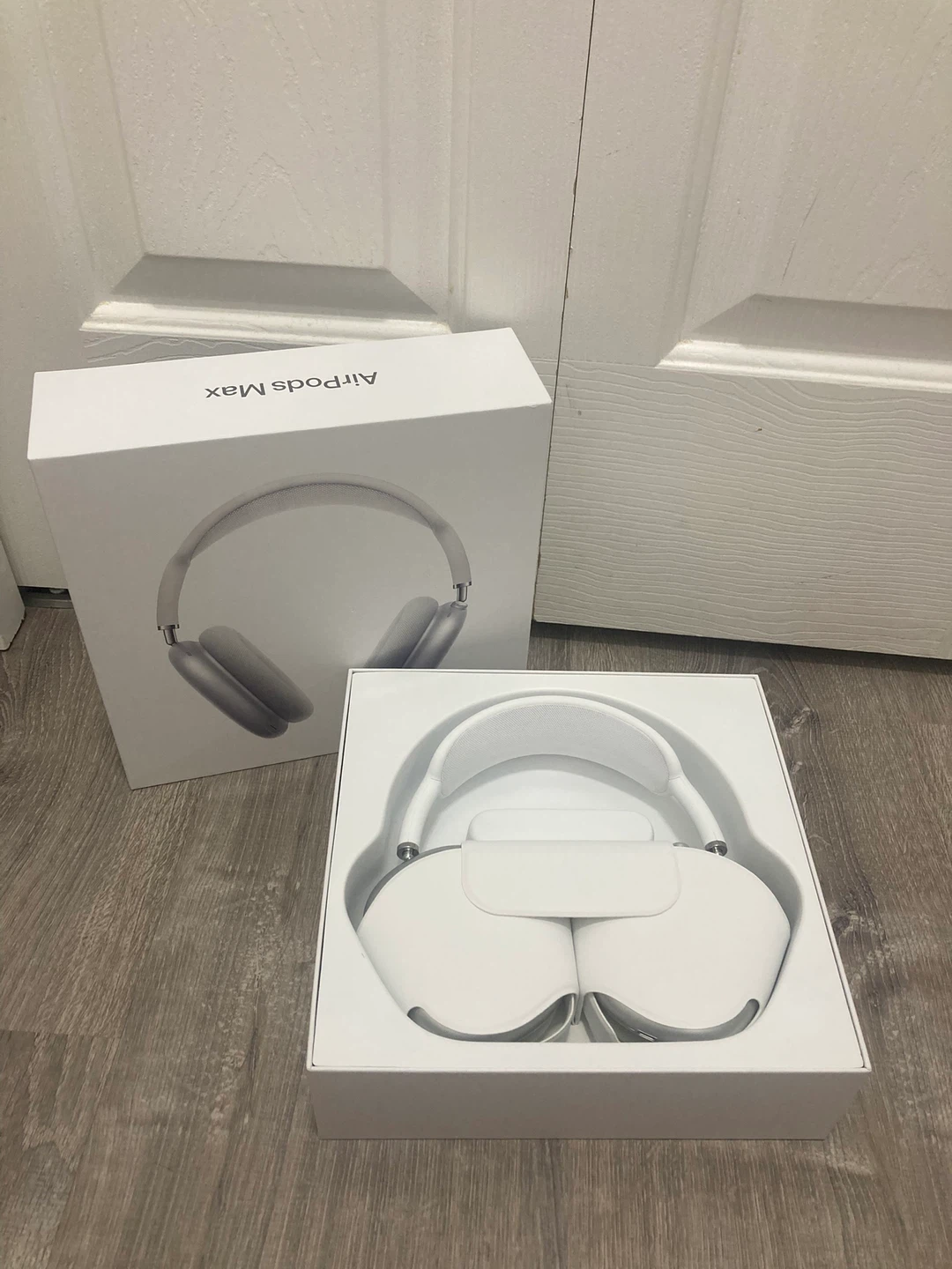 Silver AirPods Max - photo 4