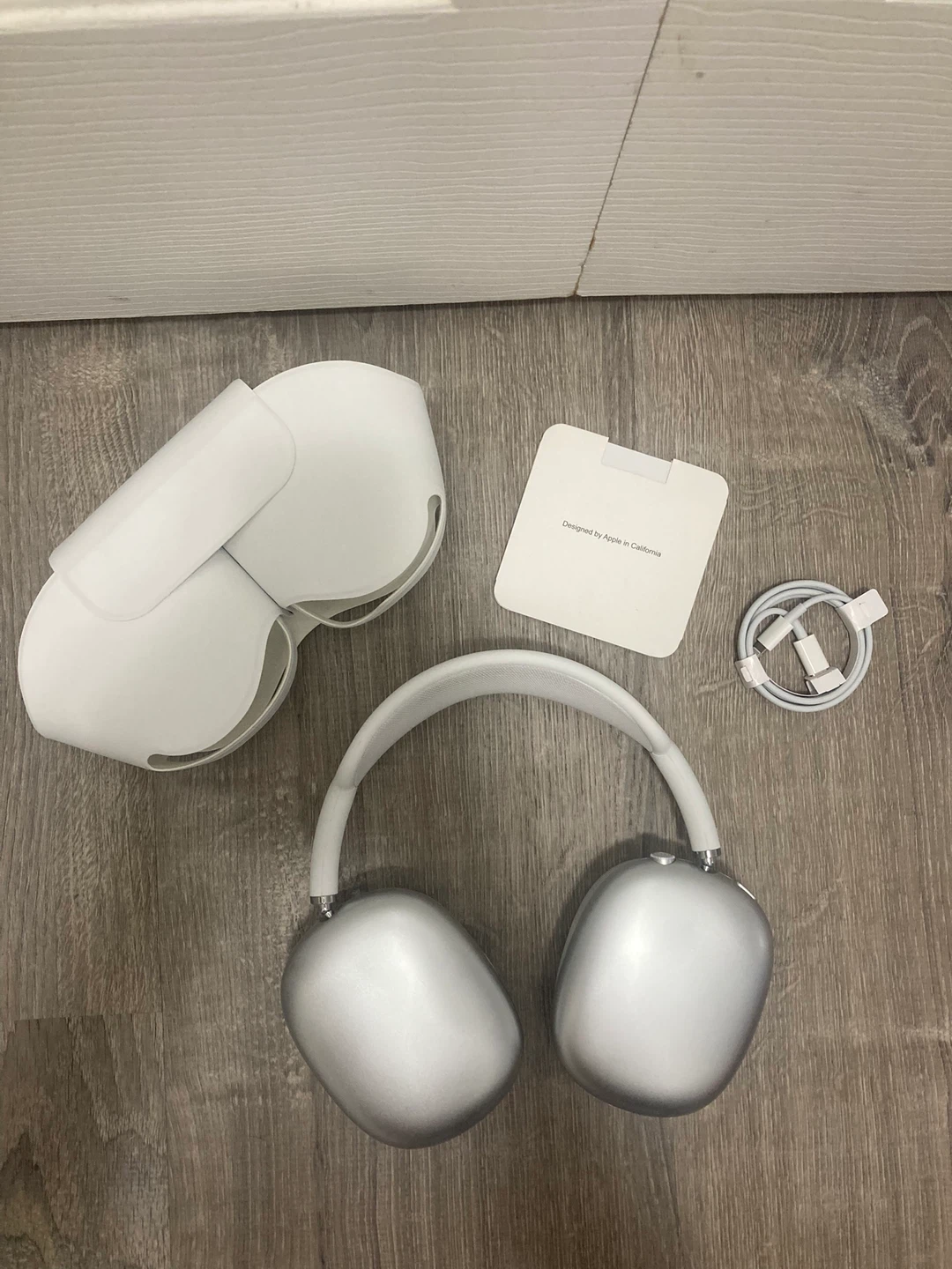 Silver AirPods Max - photo 5