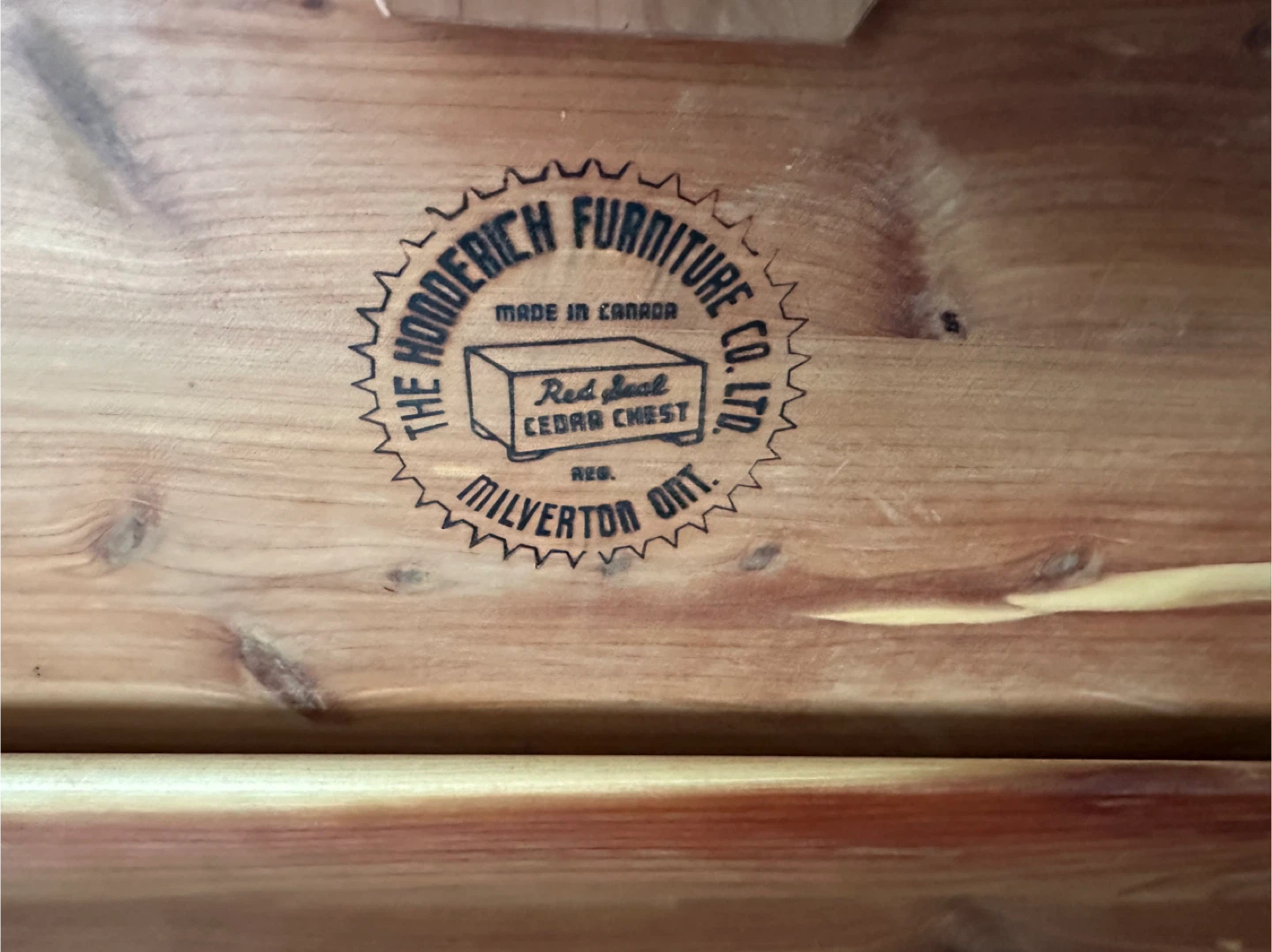 The Hodderich Furniture Co. Ltd. Cedar Chest - photo 2