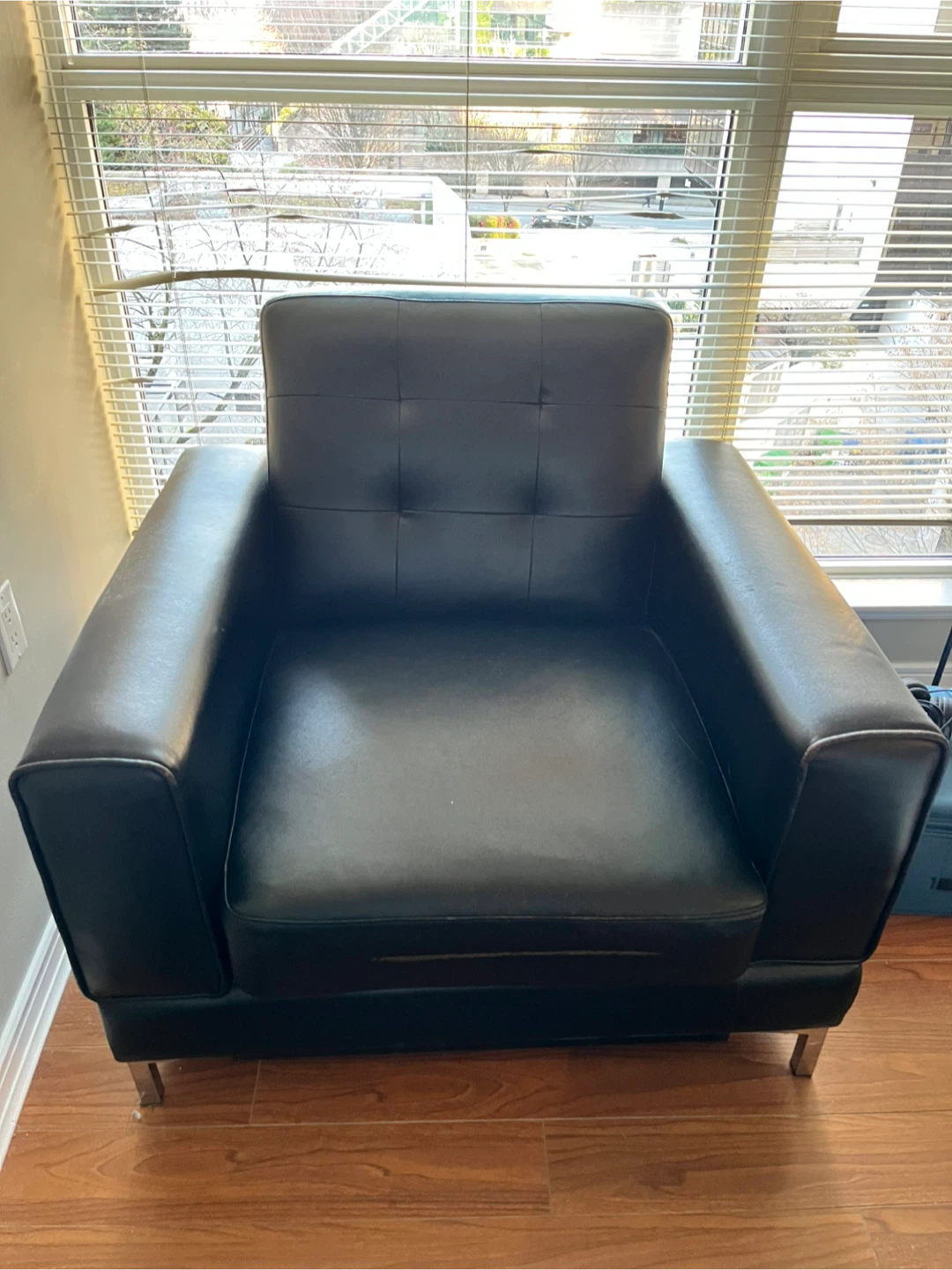 Comfortable Black chair 🧡