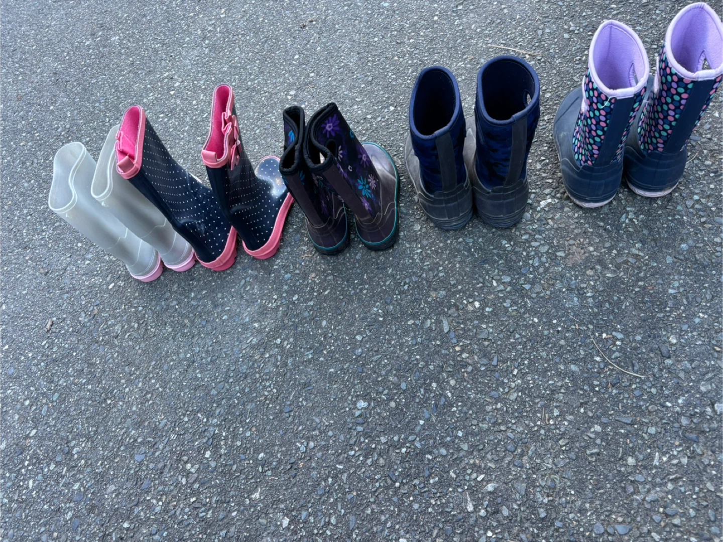 Boots for rain kids 5 dollars each - photo 2