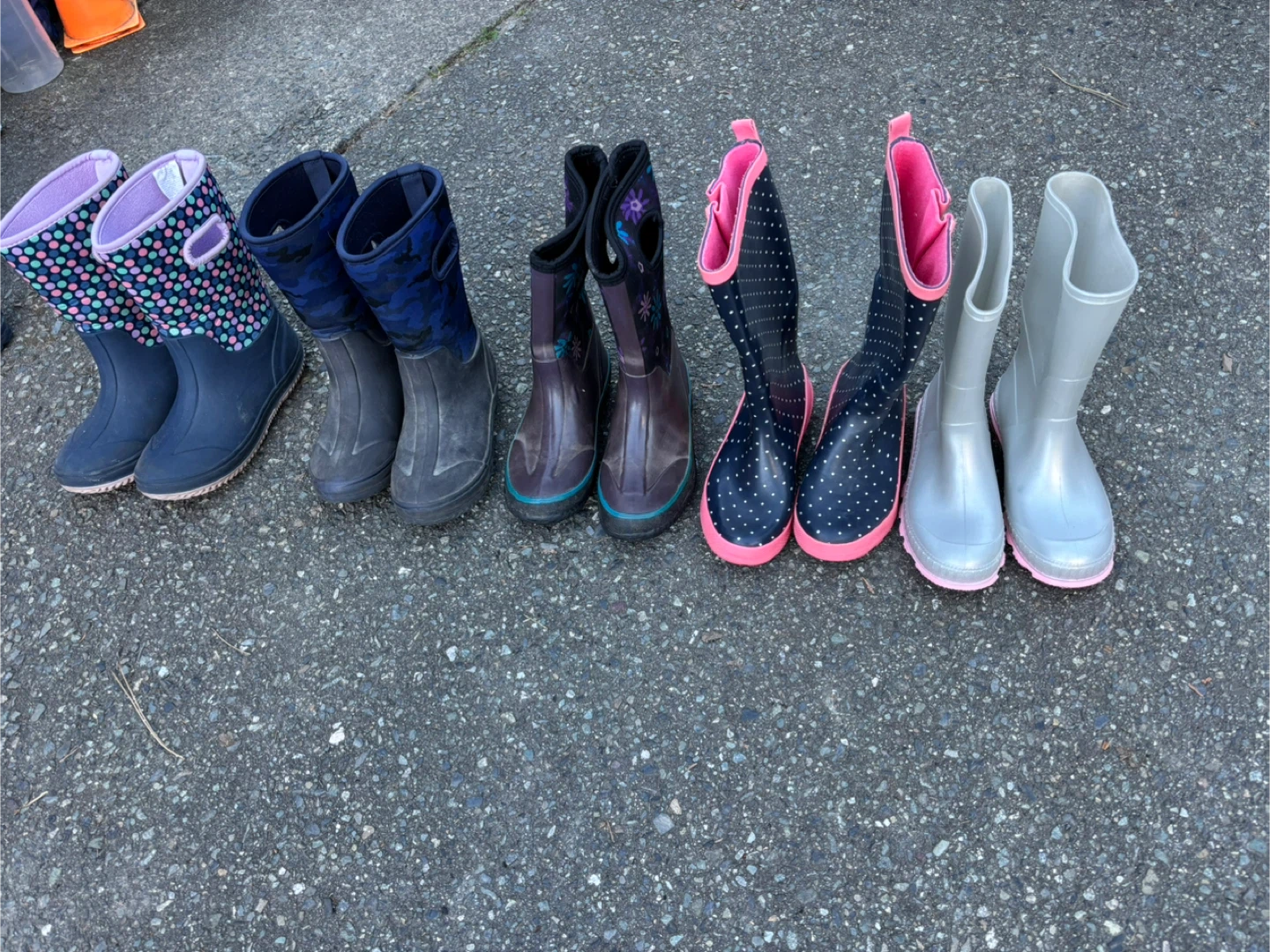Boots for rain kids 5 dollars each