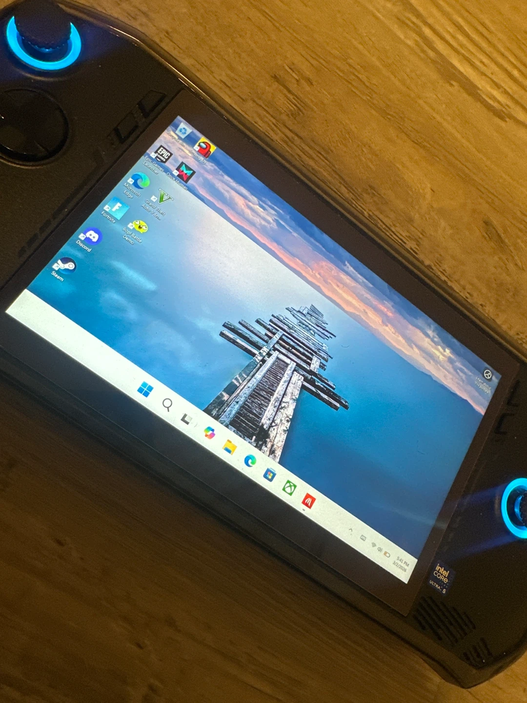 MSI Claw AIM Handheld Gaming PC - photo 3