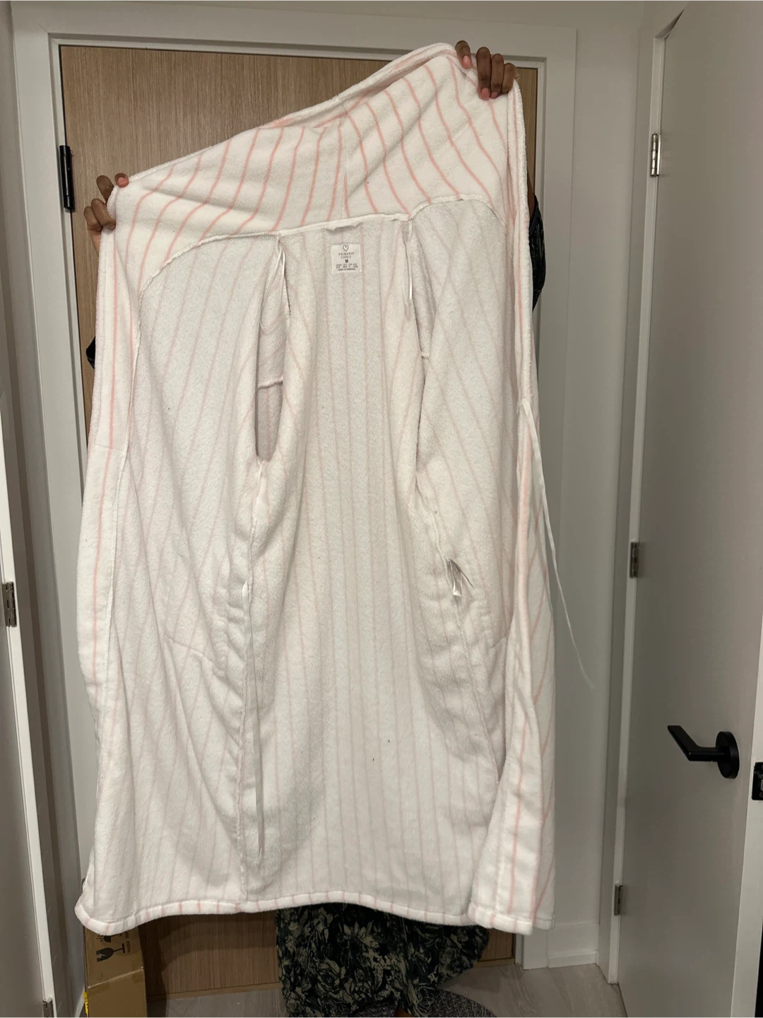 White terrycloth robe with pink stripes - photo 2