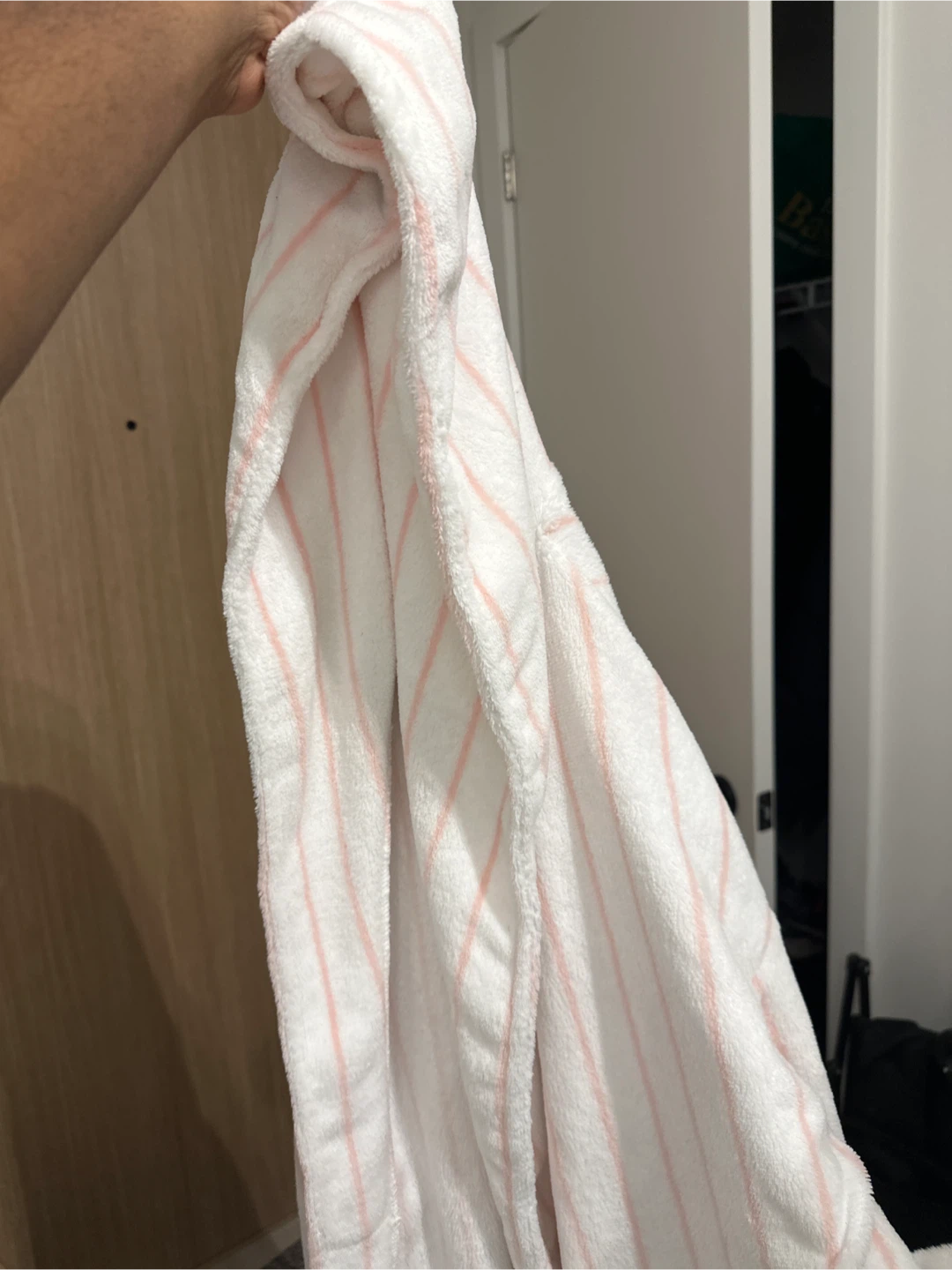 White terrycloth robe with pink stripes - photo 4