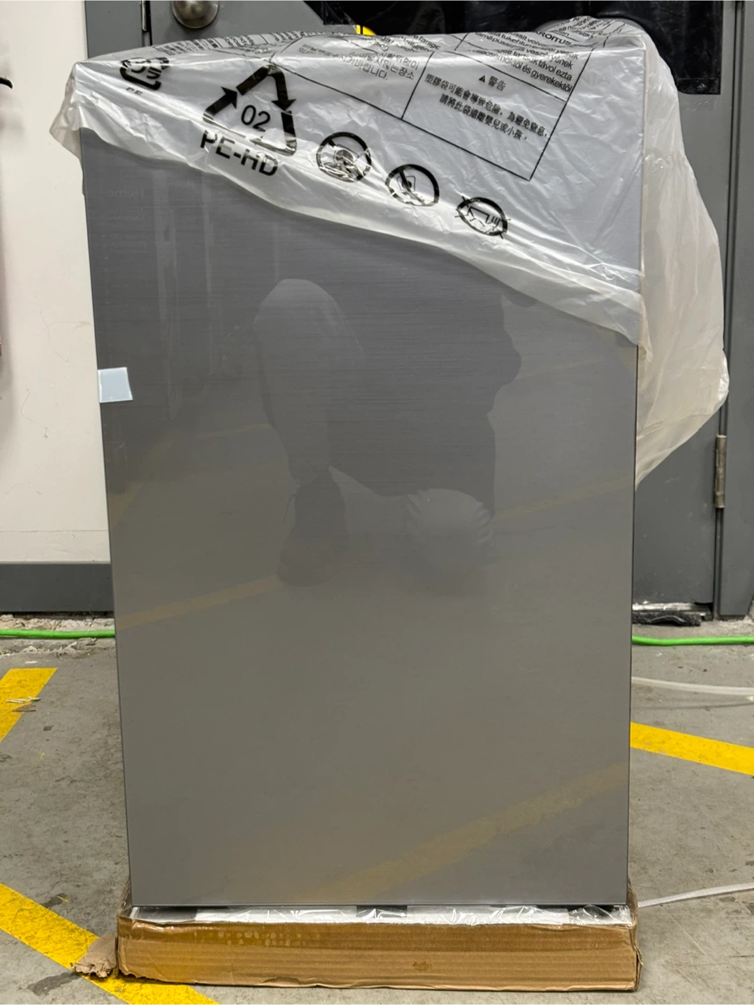 Insignia 4.4 cu ft Glass Door Compact Fridge - photo 2
