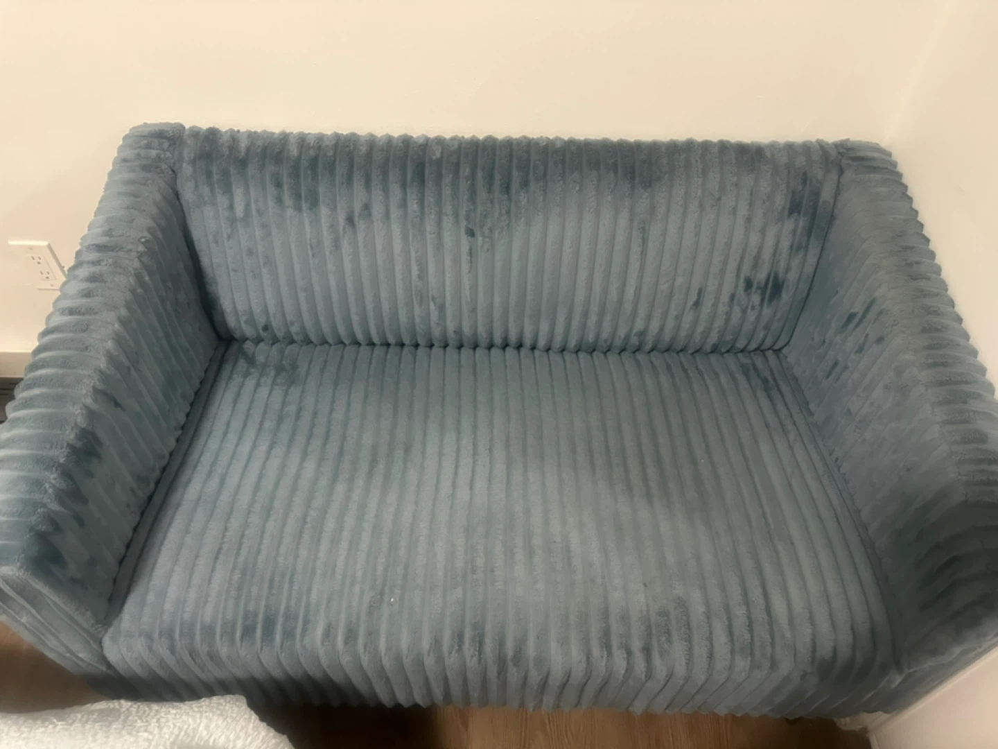Modern Plush Ribbed Accent Sofa – Soft & Stylish