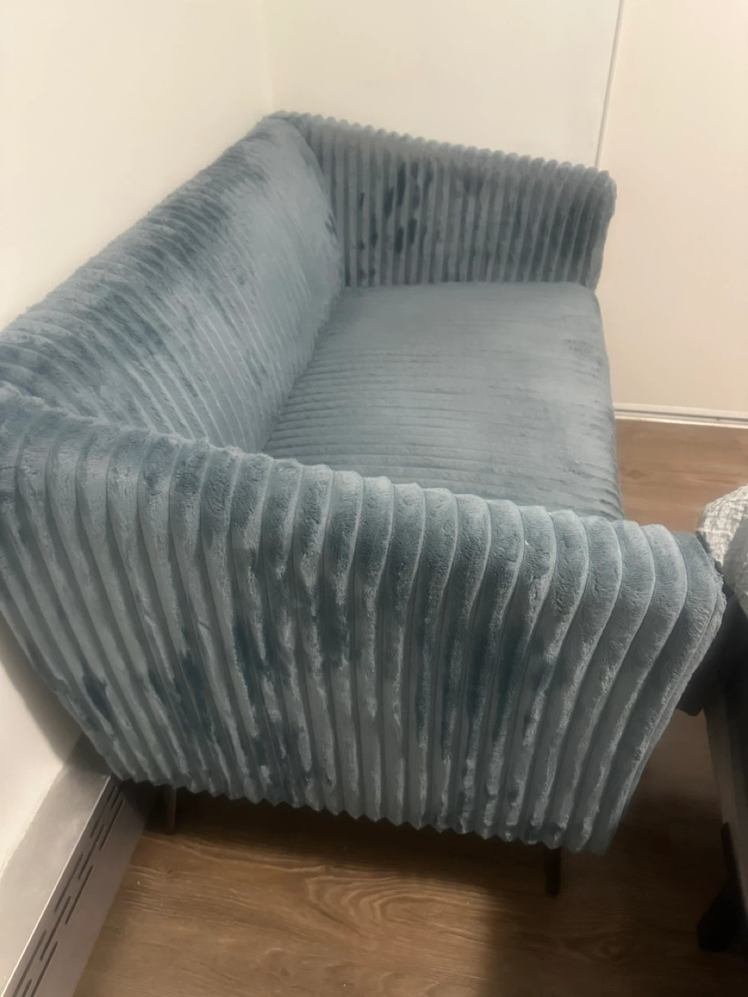Modern Plush Ribbed Accent Sofa – Soft & Stylish - photo 4
