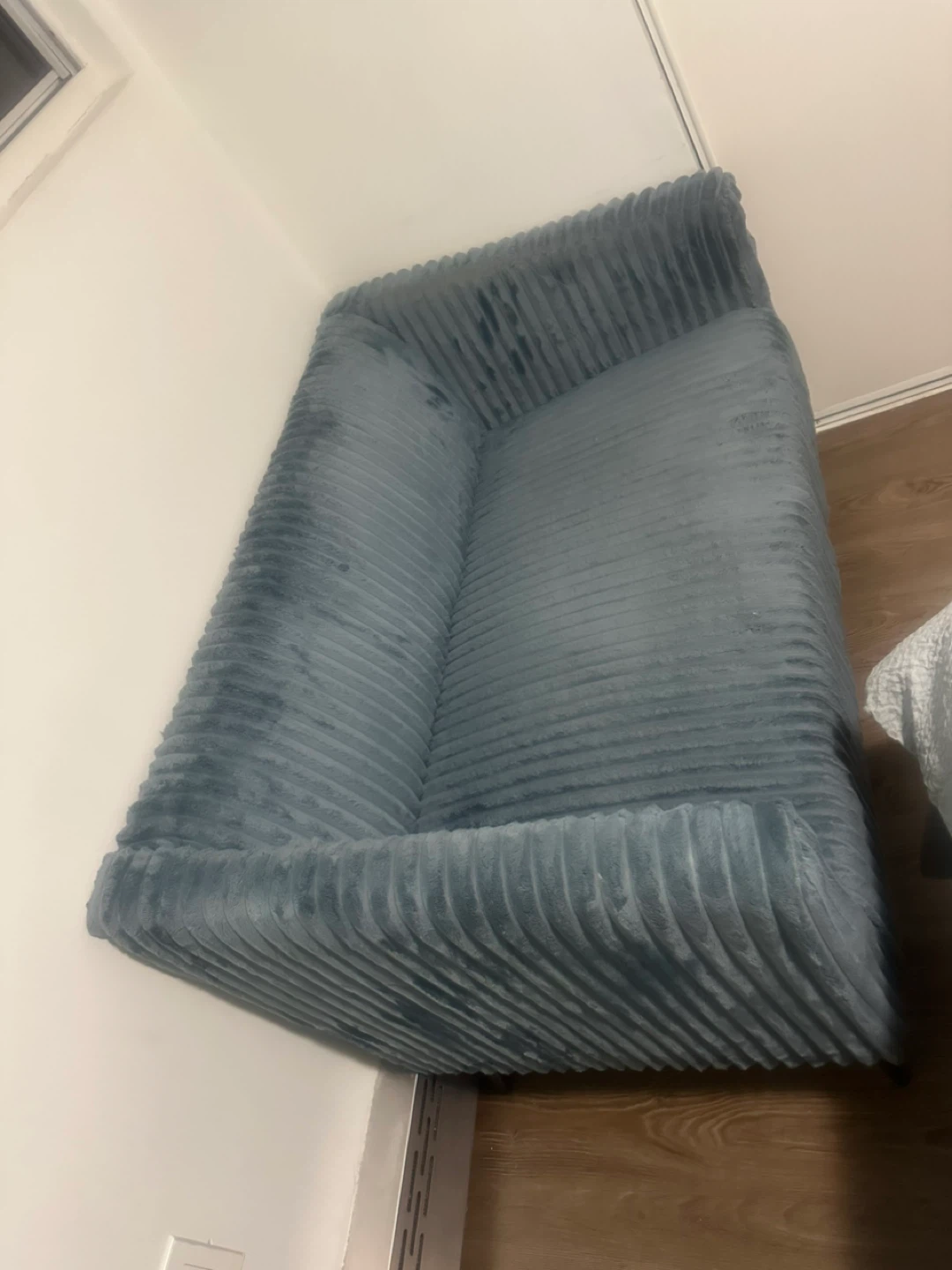 Modern Plush Ribbed Accent Sofa – Soft & Stylish - photo 3