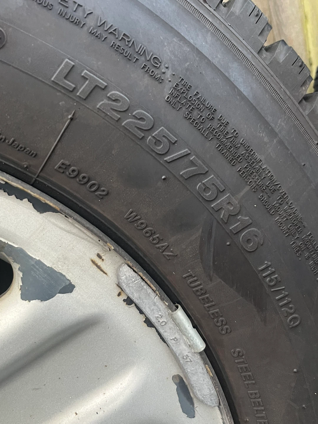 Set of 4 Bridgestone Blizzak LT225/75R16 Tires with Rims - photo 5