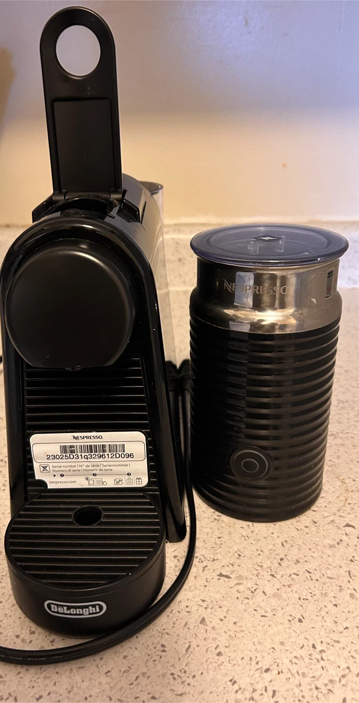 Nespresso Coffee Machine and Milk Frother Set