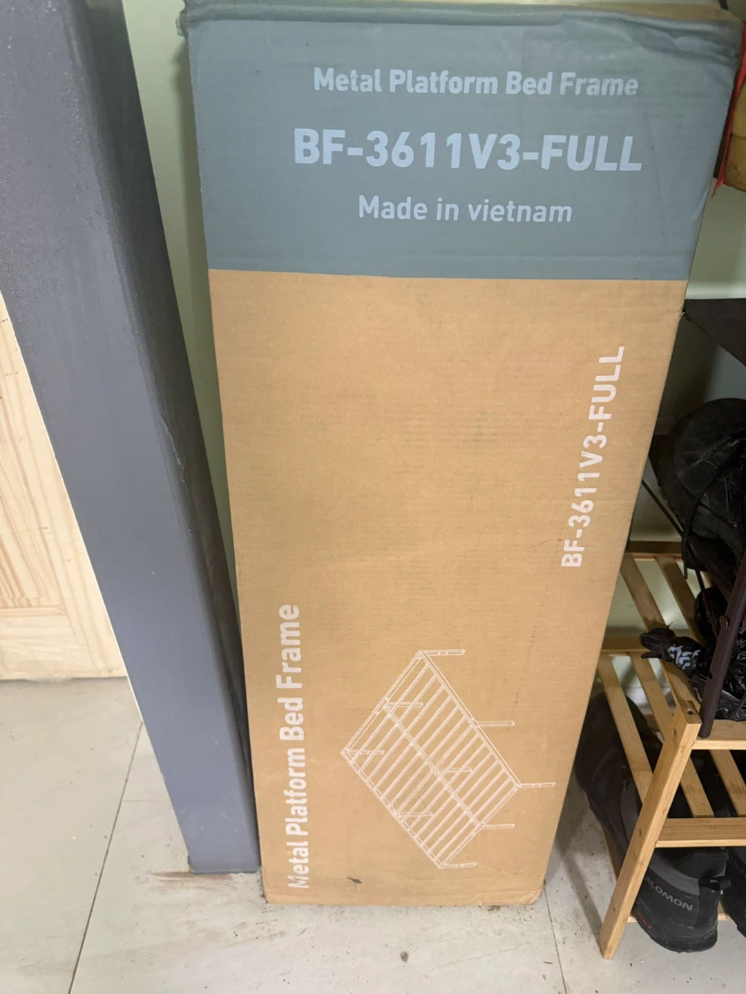 Black metal bed fram