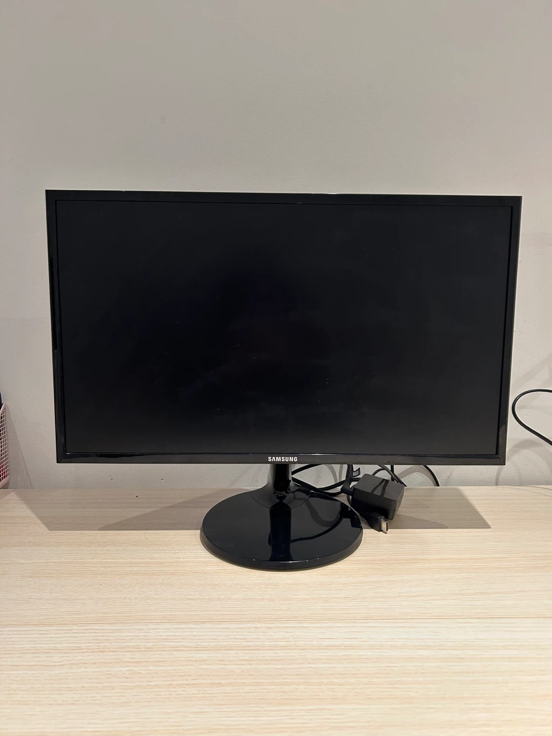 Samsung 24” monitor (s24F350FH)