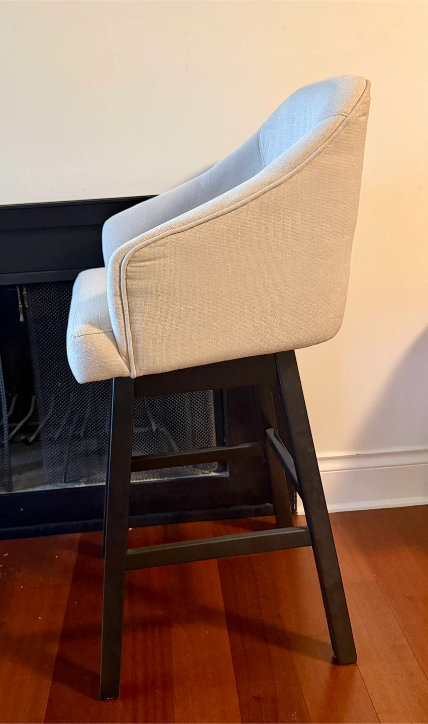 Ashley Tallenger Counter Height Bar Stool with Swivel Seat - photo 2