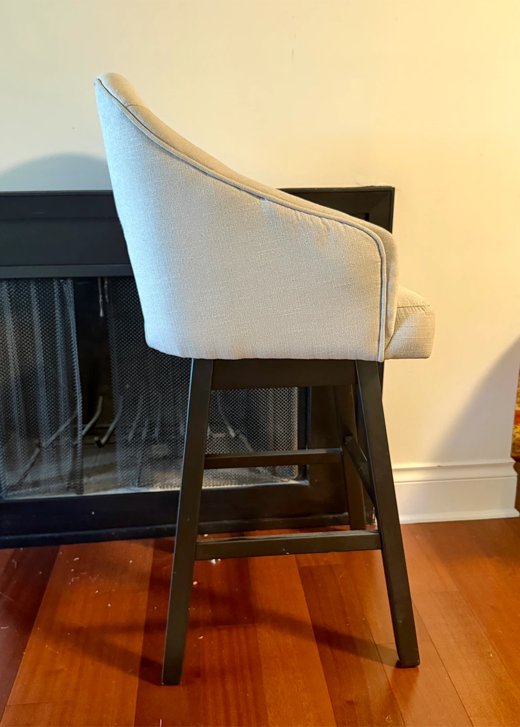 Ashley Tallenger Counter Height Bar Stool with Swivel Seat - photo 4