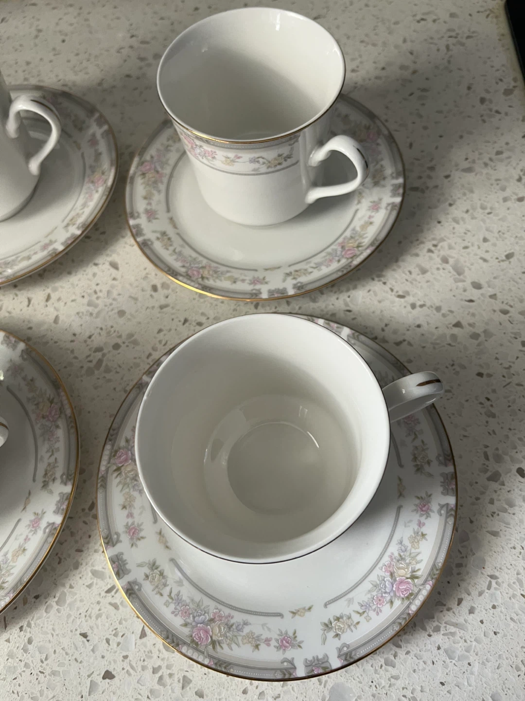 Vintage Set of 4 teacup and saucers - photo 2