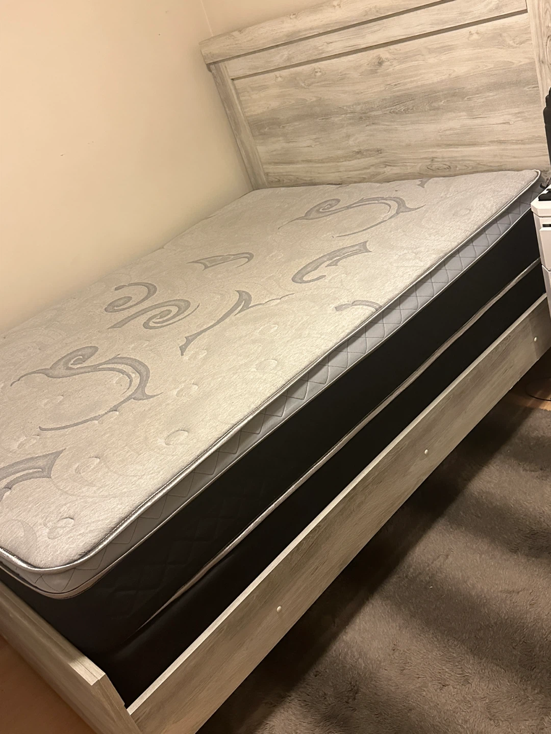 Queen size Bedroom set for sell