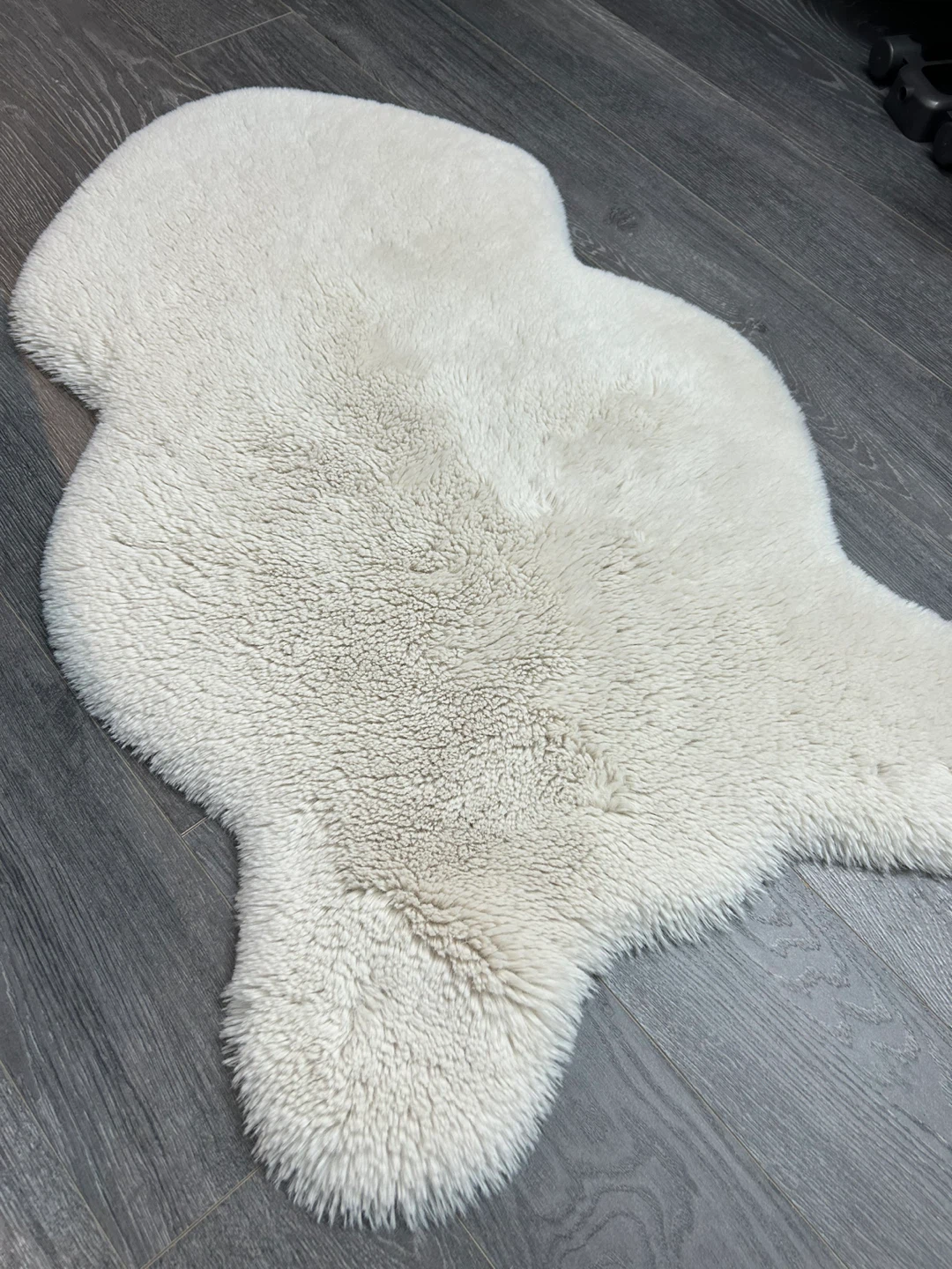 Mon Château Luxury Collection Faux Fur Rug - Ivory