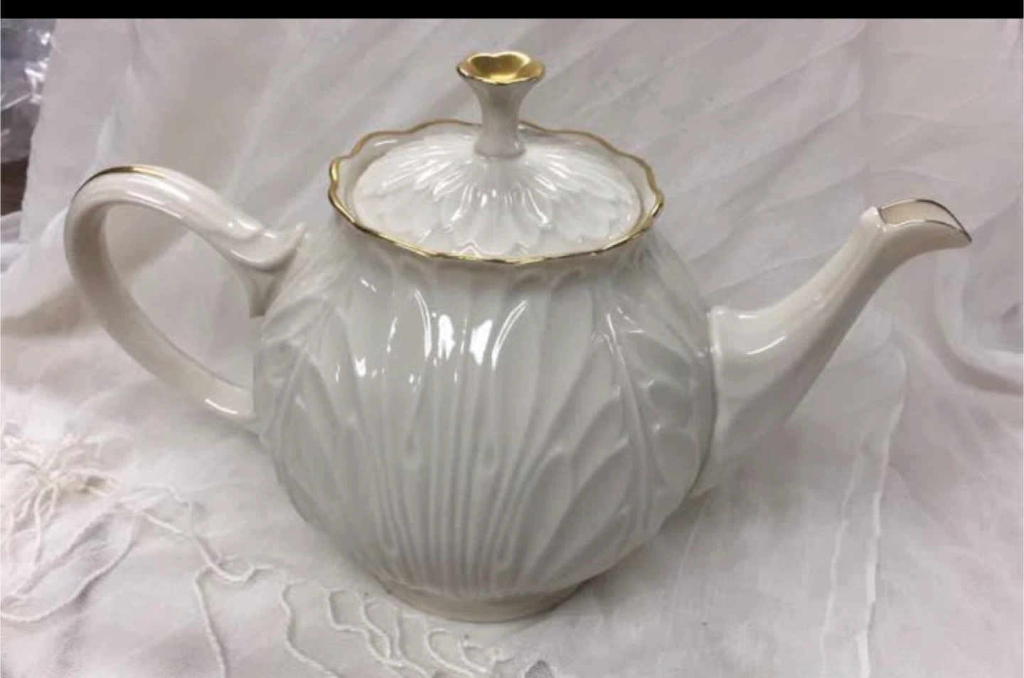 Vintage Lenox tea pot with lid