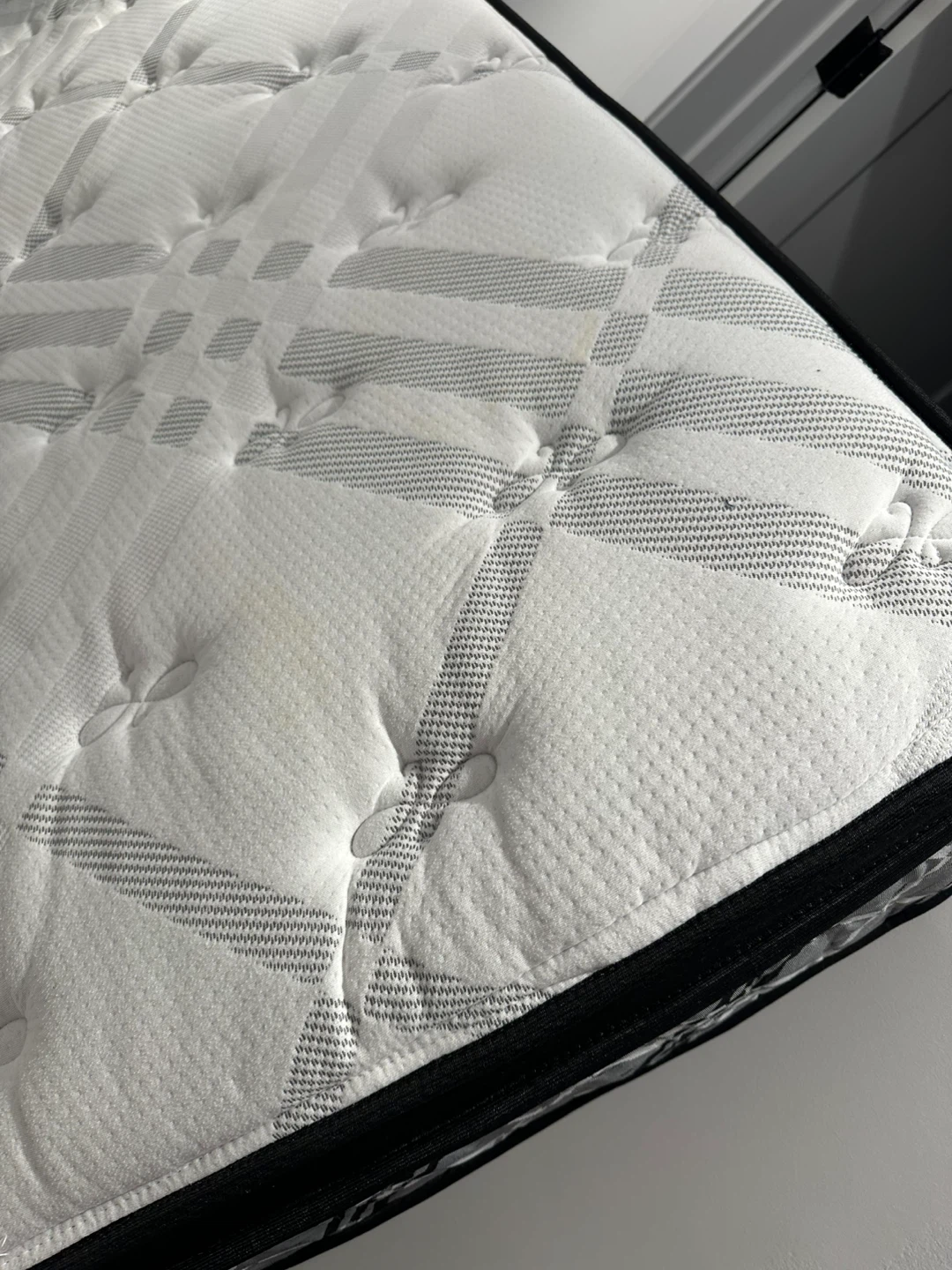 White and Grey Queen Size Mattress - photo 3