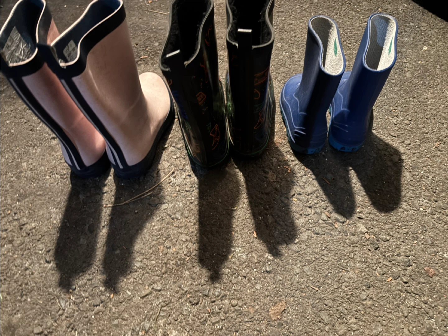 Boots for rain kids 3 dollars each - photo 2