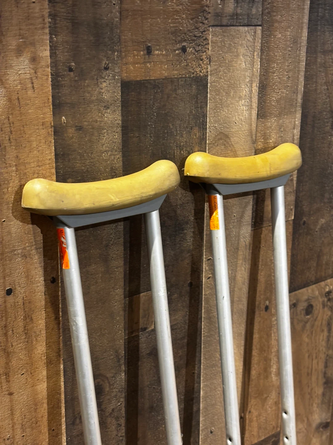 Under arm crutches - photo 5