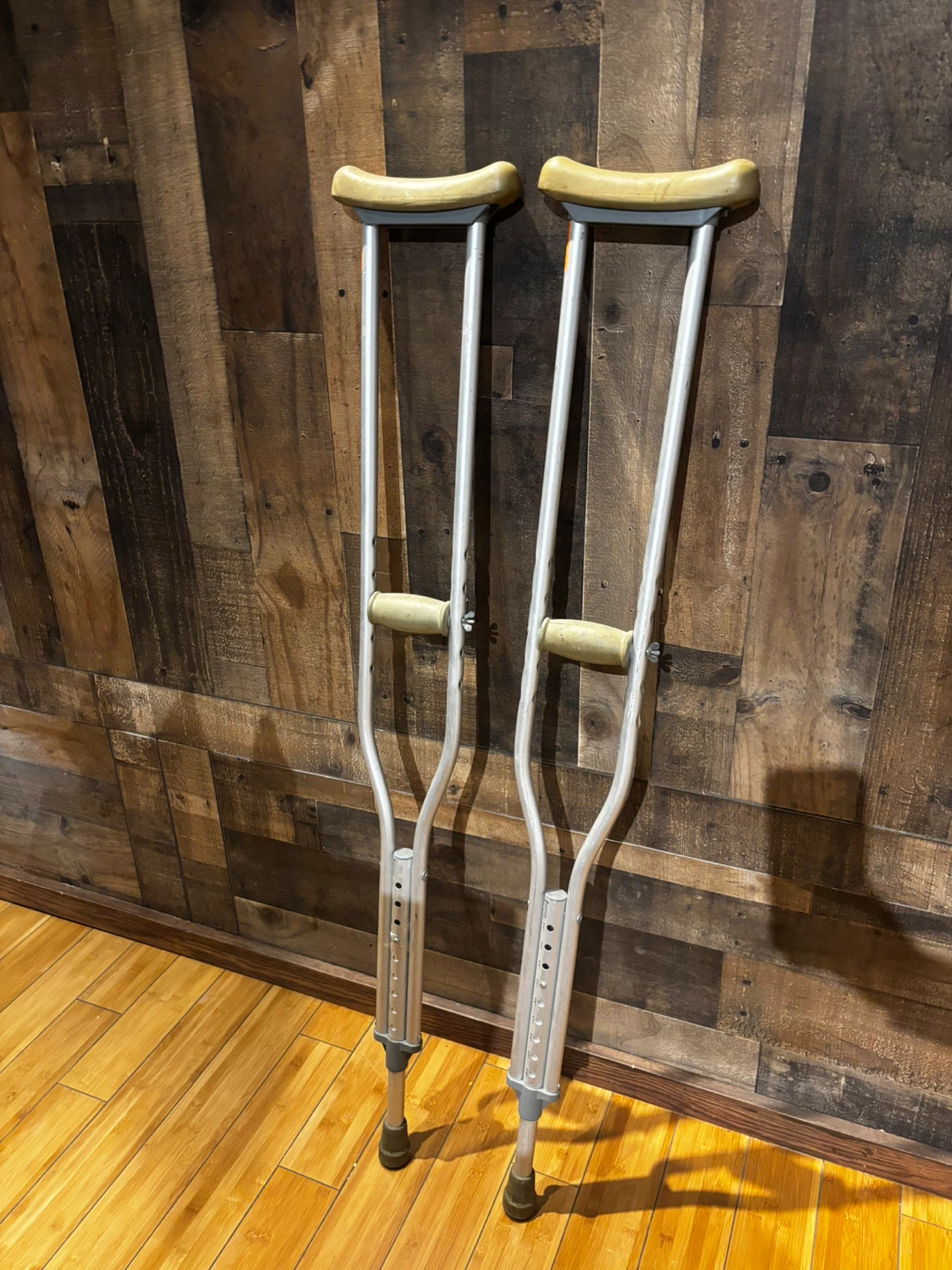 Under arm crutches