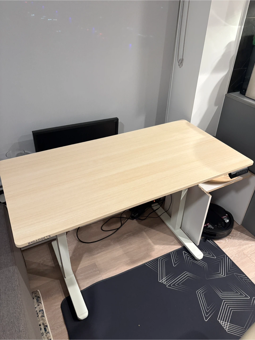 Standing desk