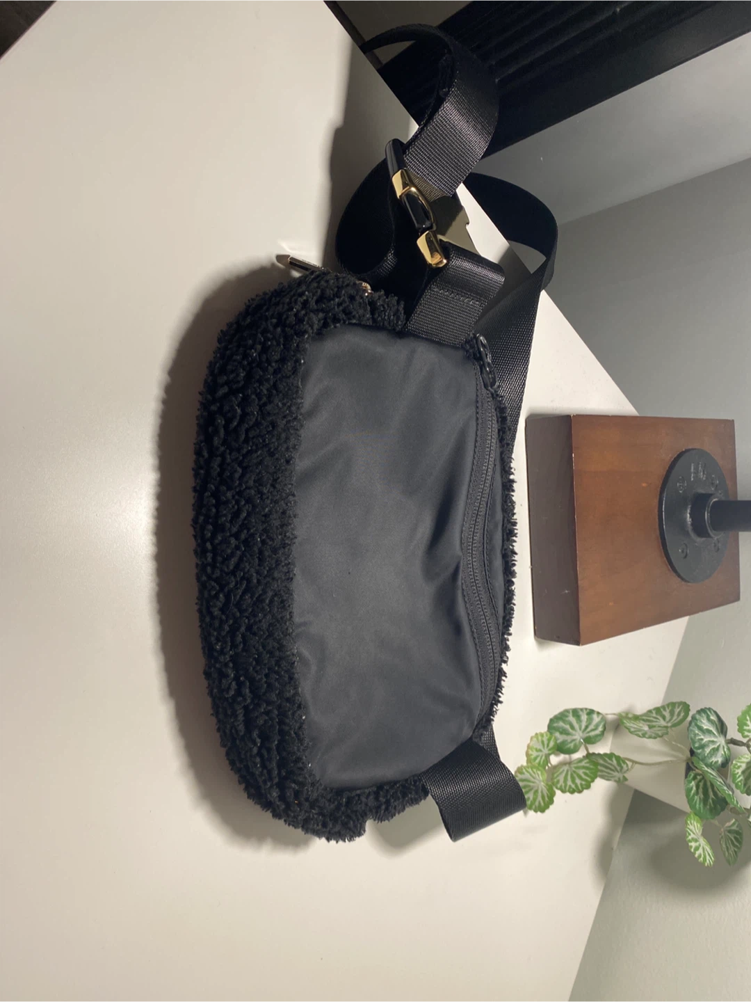 Lululemon Fluffy Black X Gold Belt Bag - photo 3