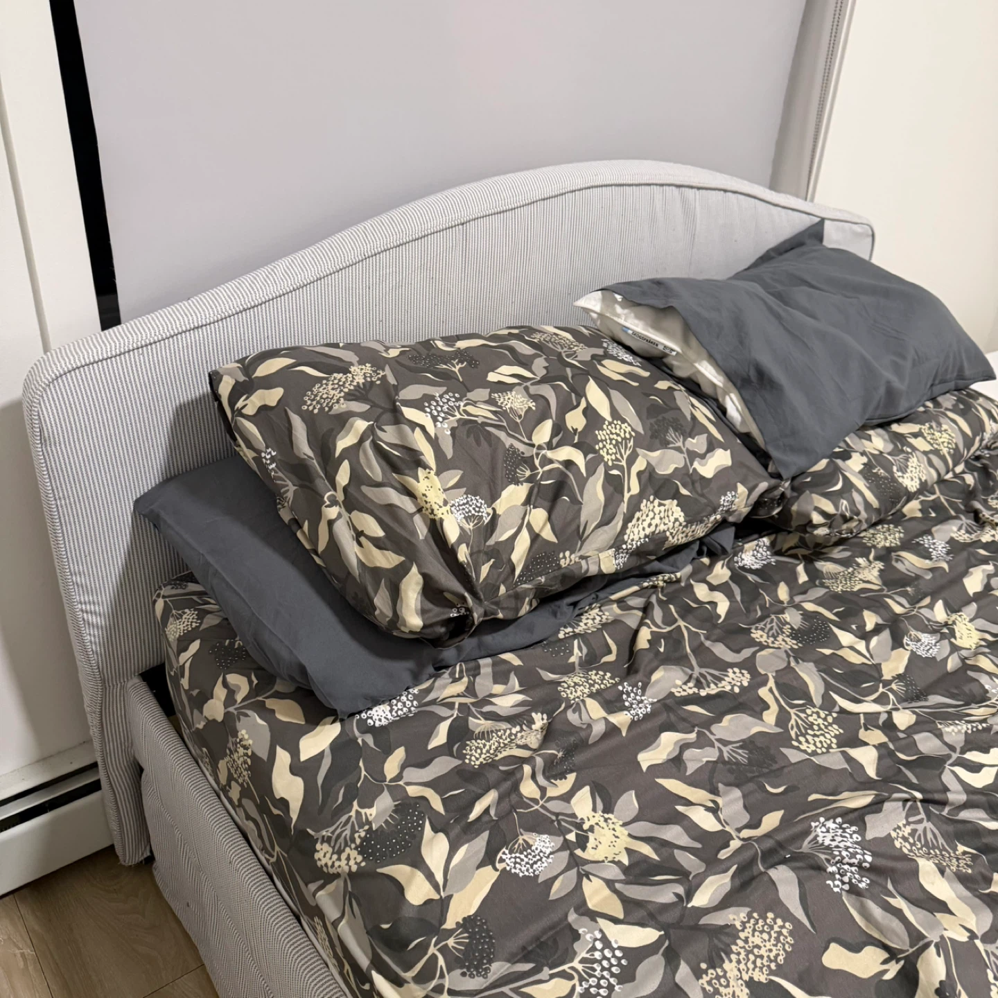 Ikea Queen Sized Bed Frame - photo 2