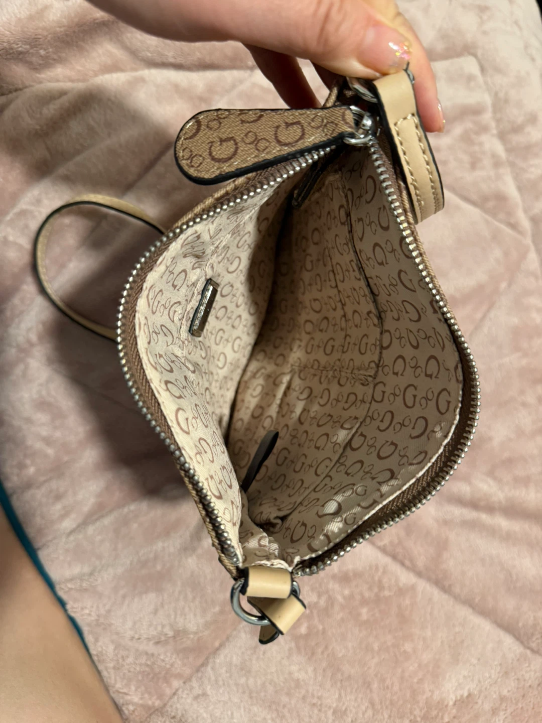 Guess Purse - almost new - photo 2