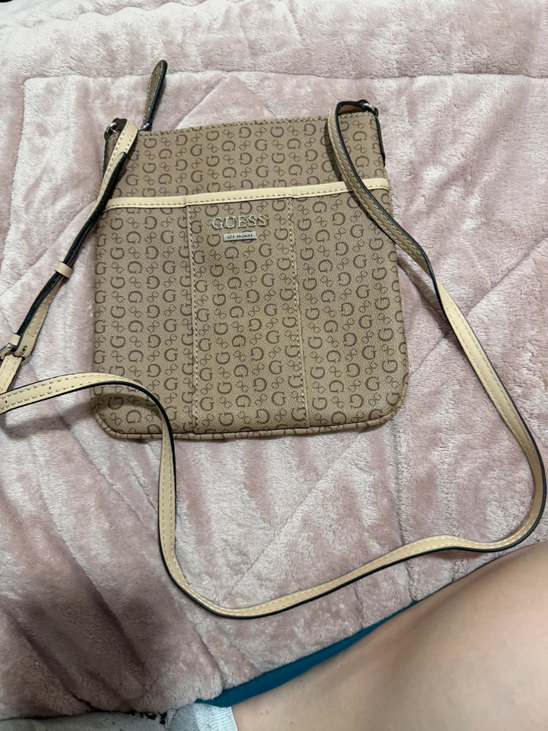 Guess Purse - almost new