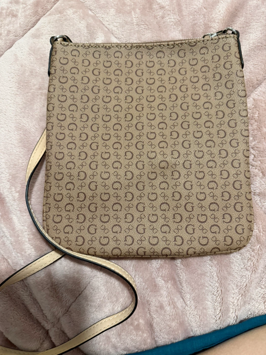 Guess Purse - almost new - photo 3