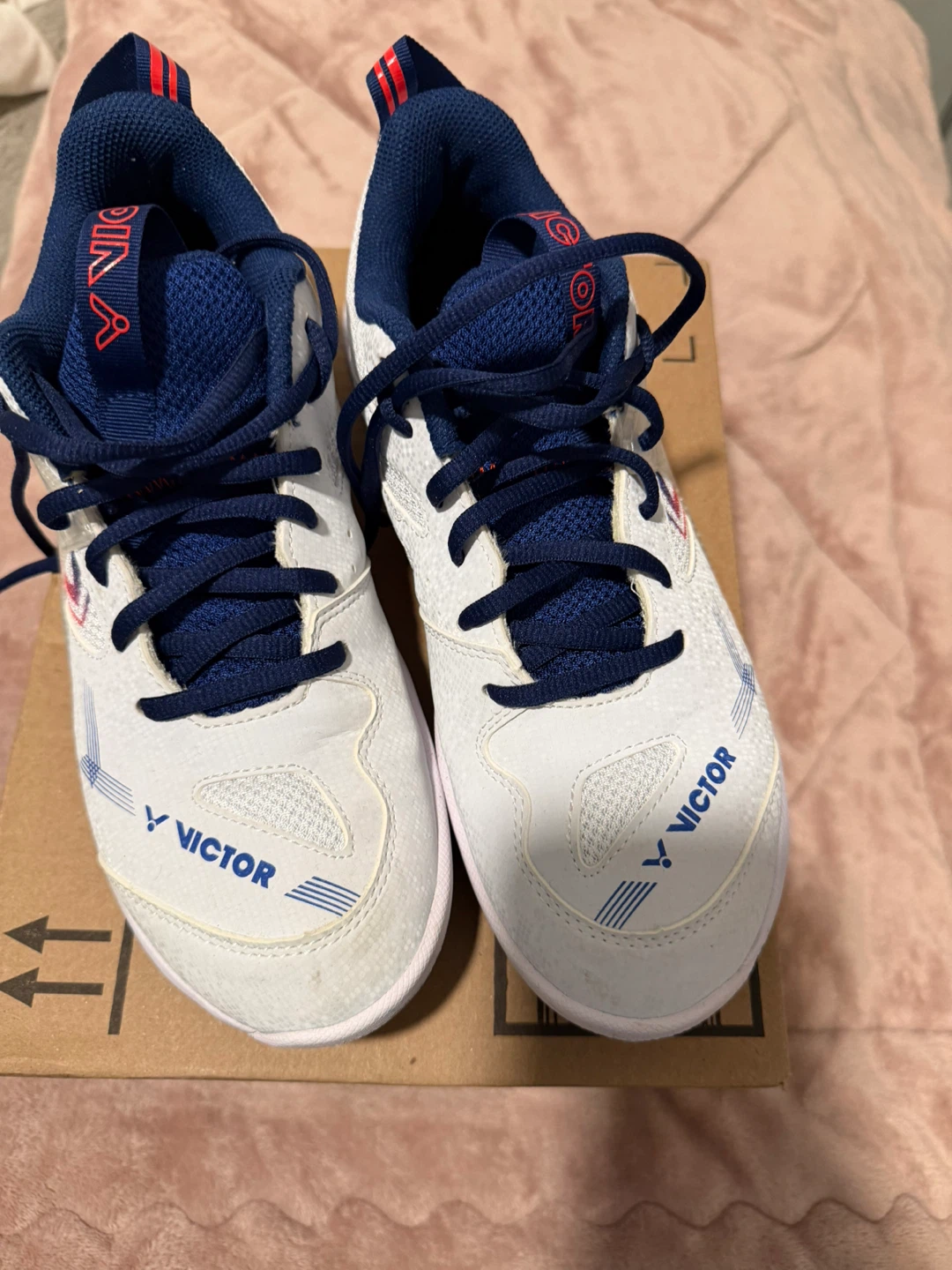 Victor Court Shoes - size 9 women’s