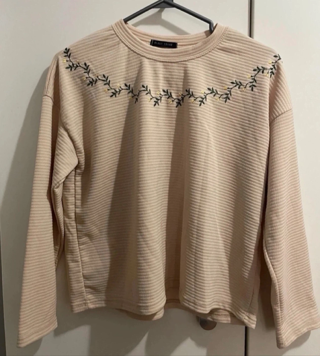 Flower embroidery long sleeve top S-M