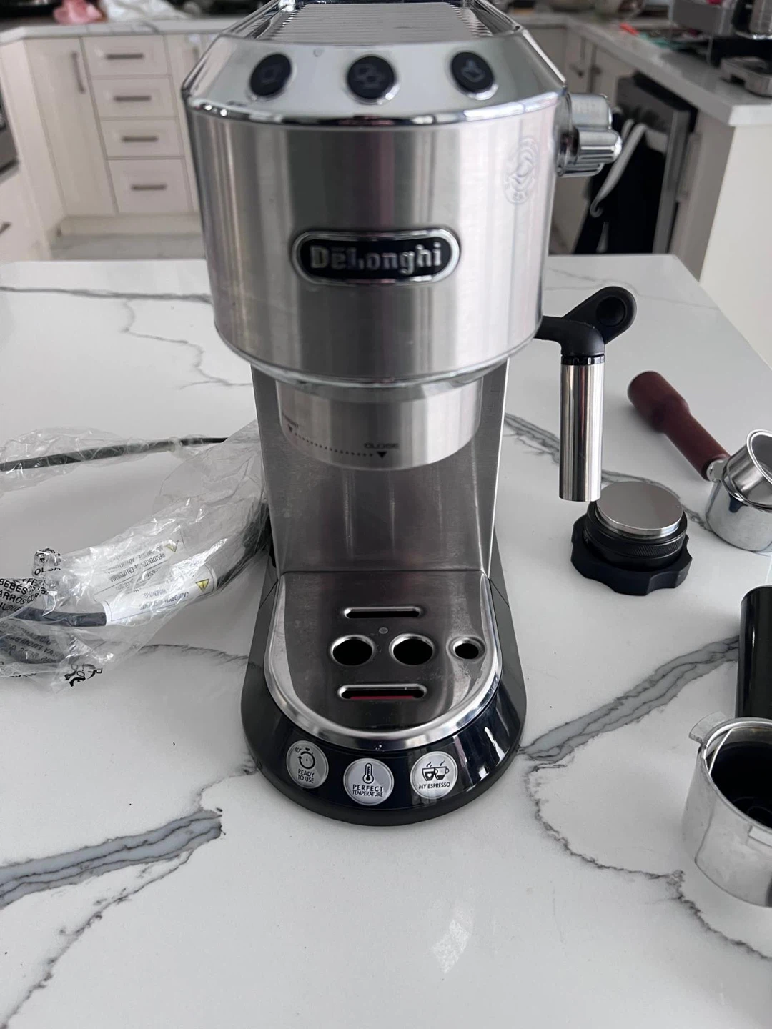 DeLonghi 15 bar Espresso Machine + Accessories - photo 2