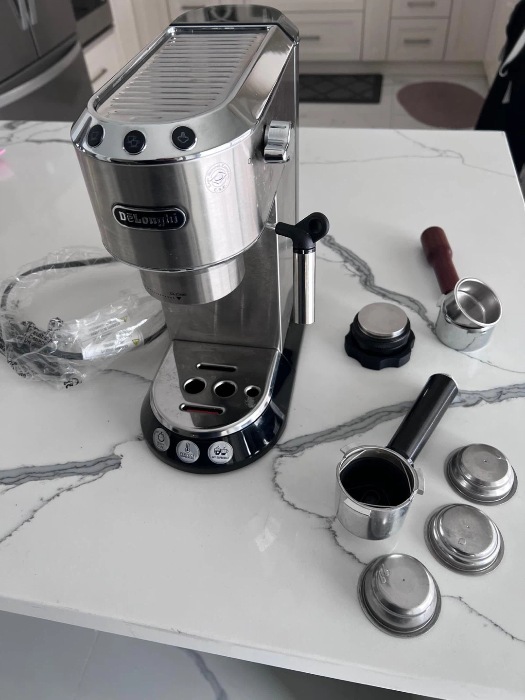 DeLonghi 15 bar Espresso Machine + Accessories - photo 4