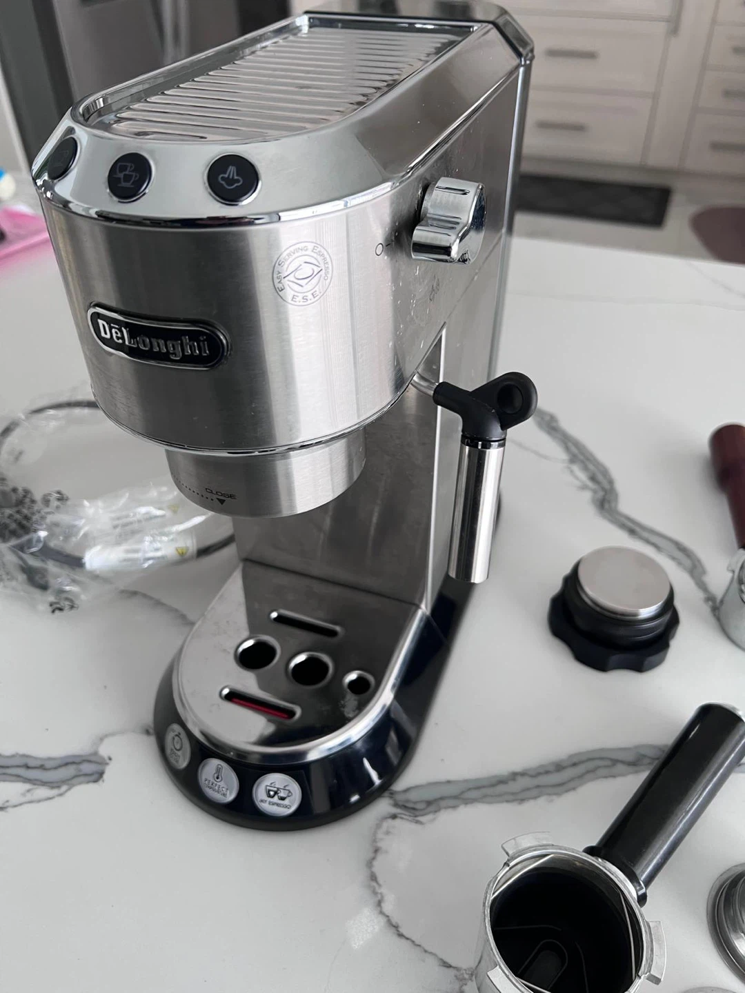 DeLonghi 15 bar Espresso Machine + Accessories